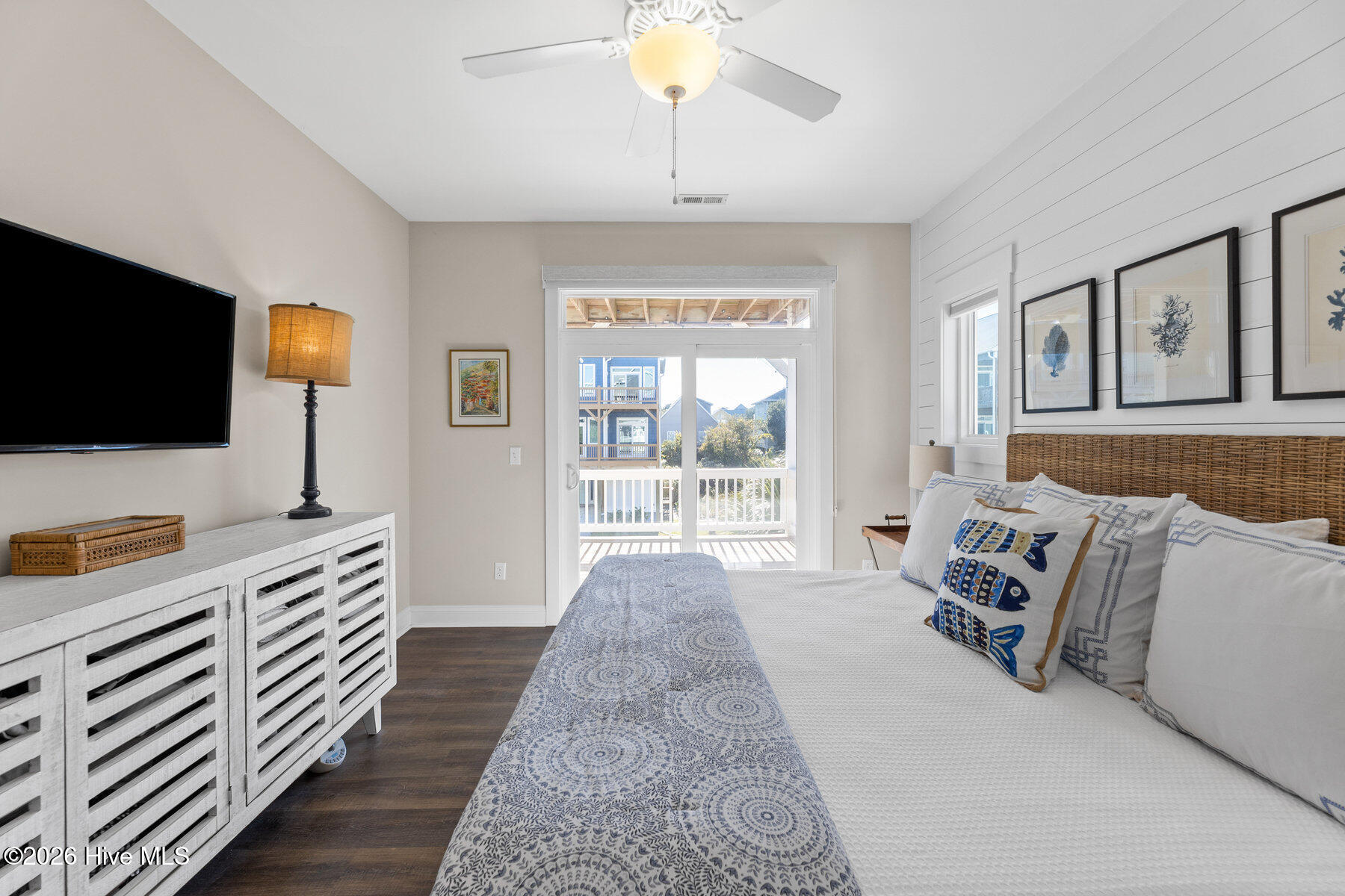 100555892 | Photo 30