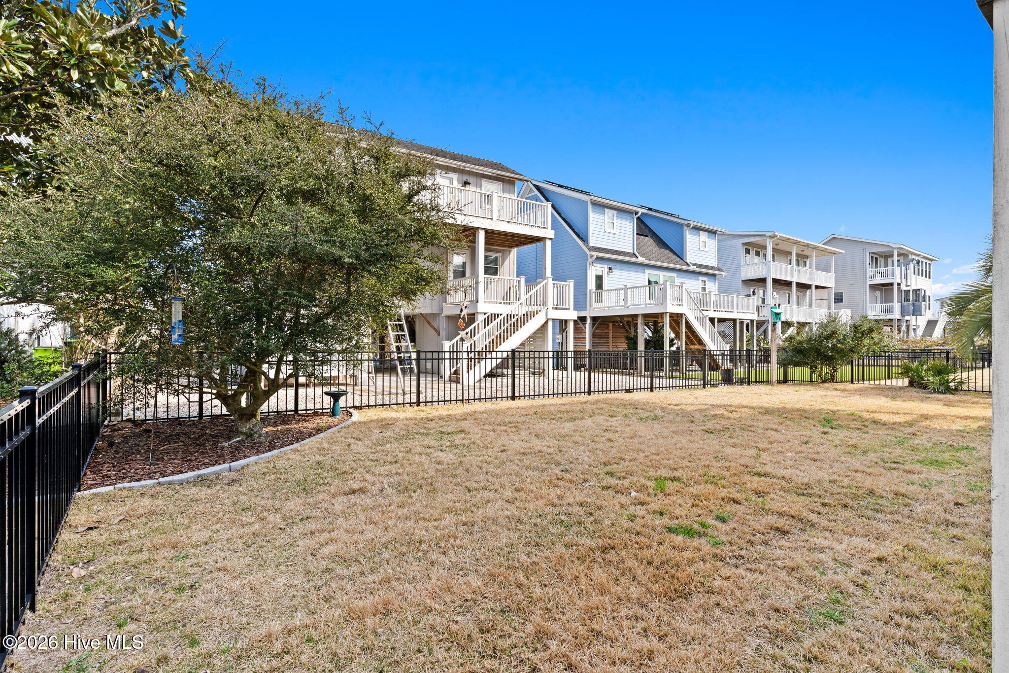 100560342 | Photo 38