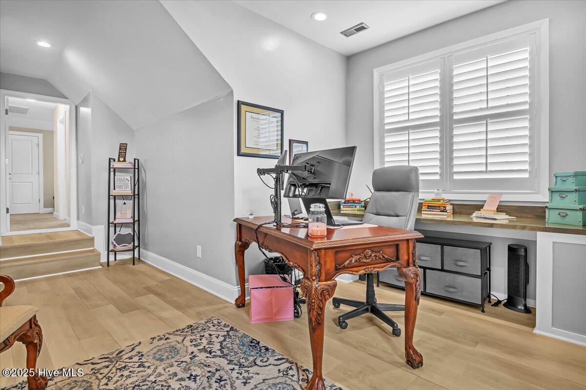 100544439 | Photo 44