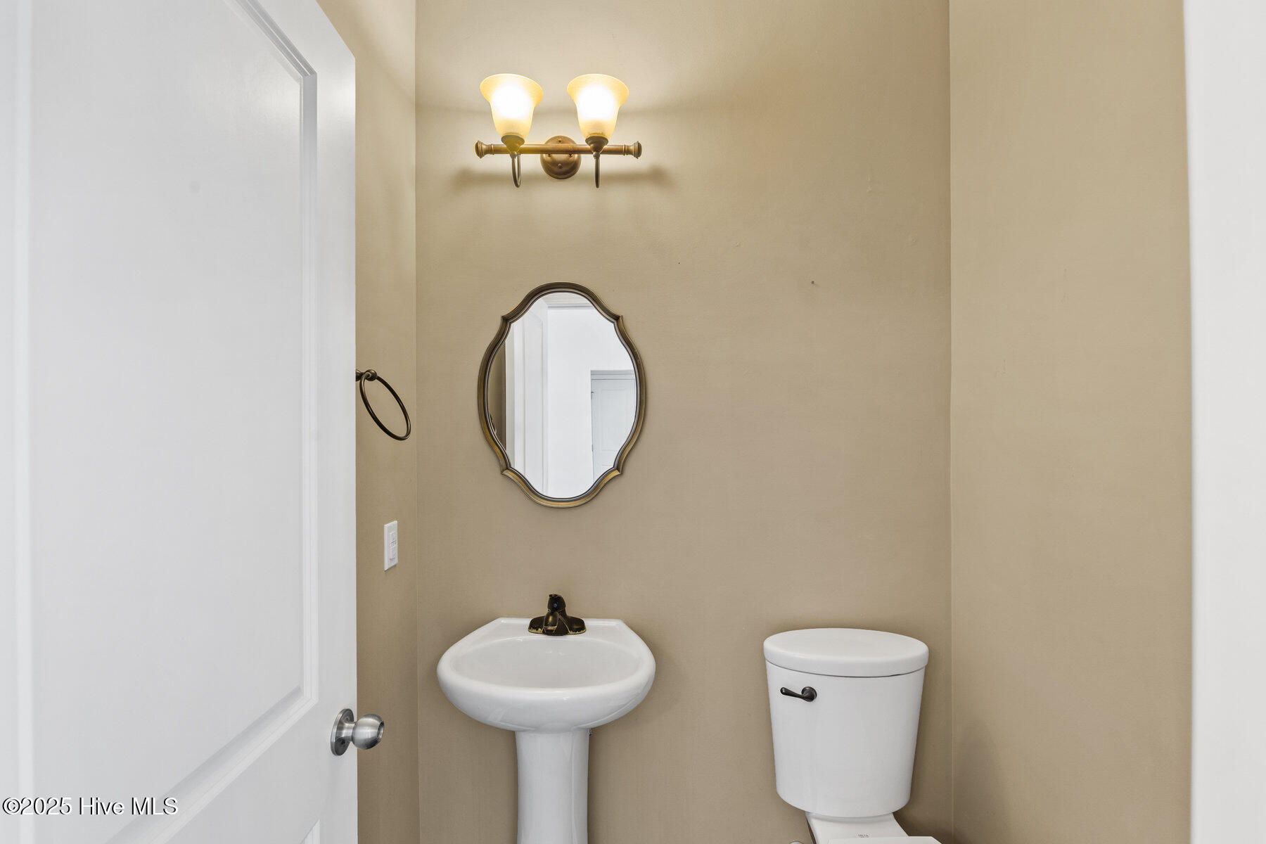 100521080 | Photo 24