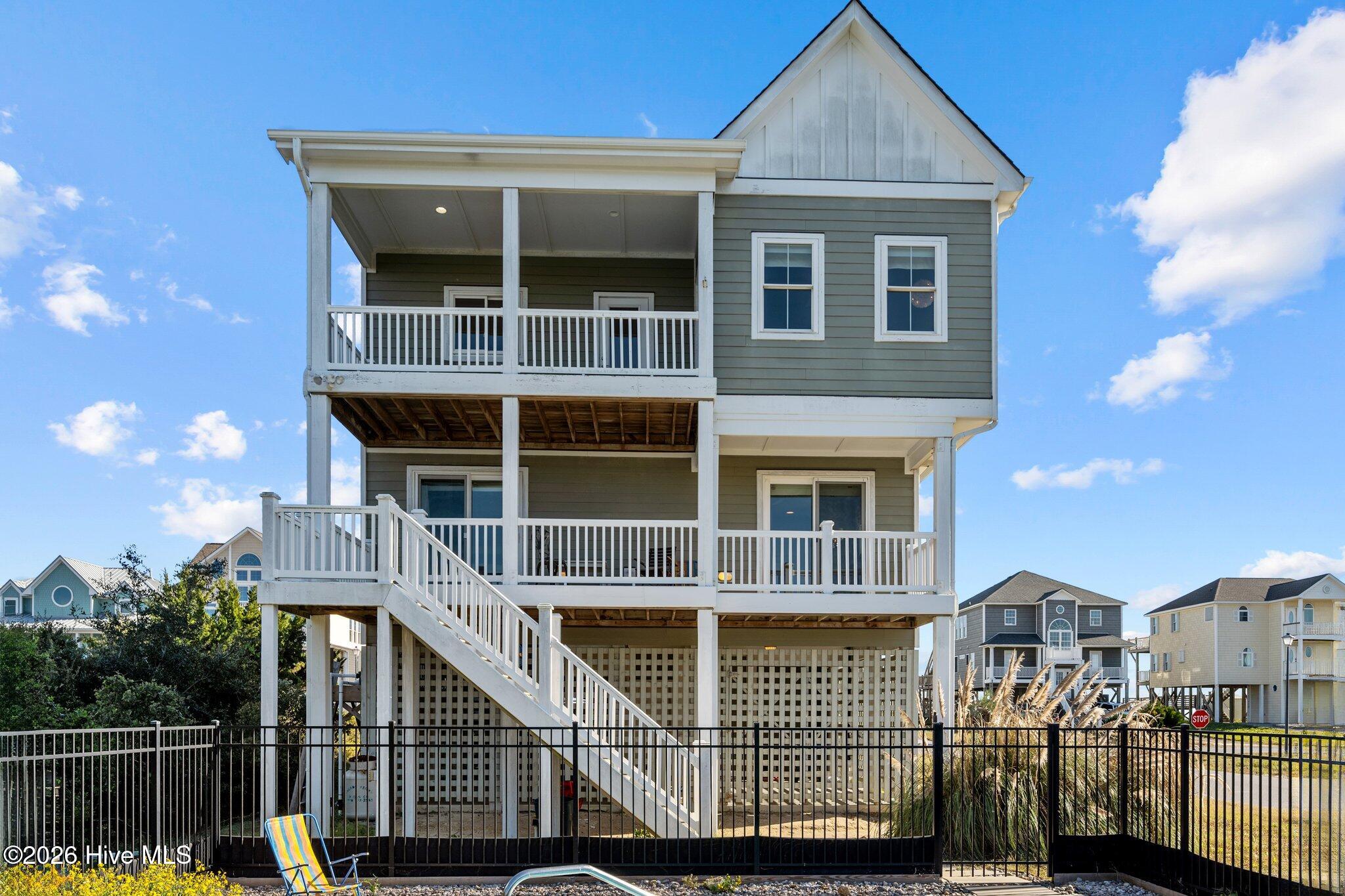 100548850 | Photo 44