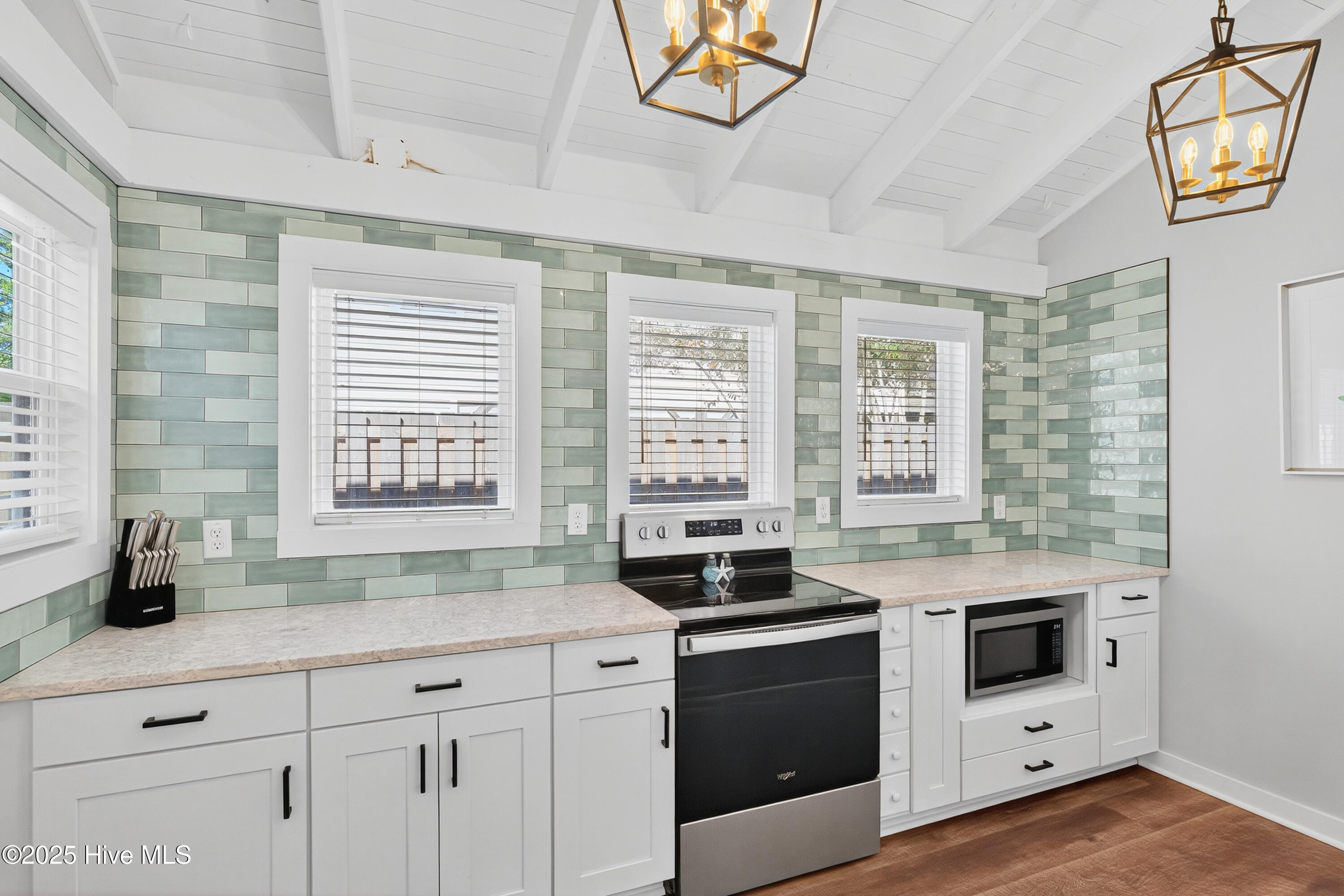 100537887 | Photo 18