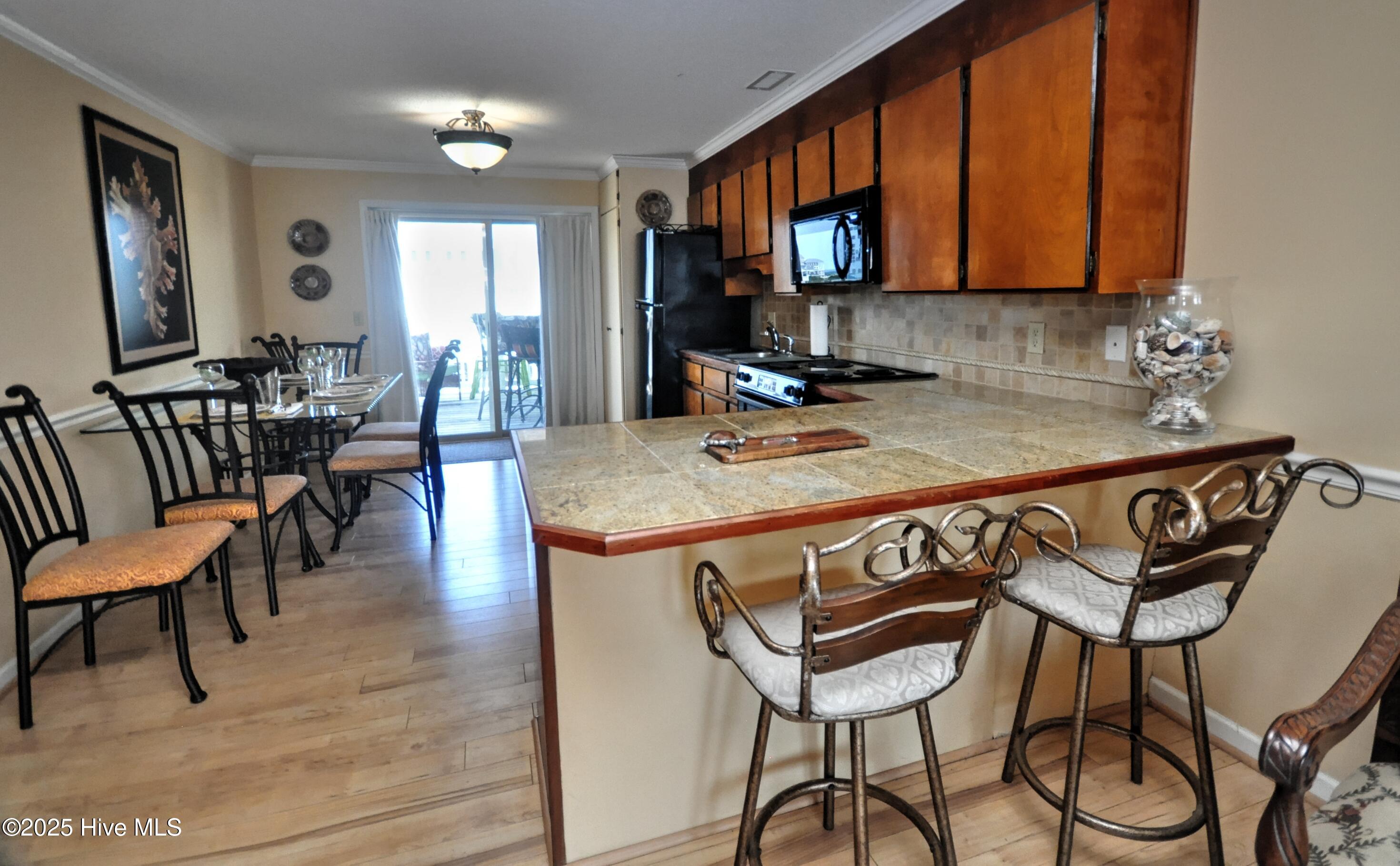 100511603 | Photo 12