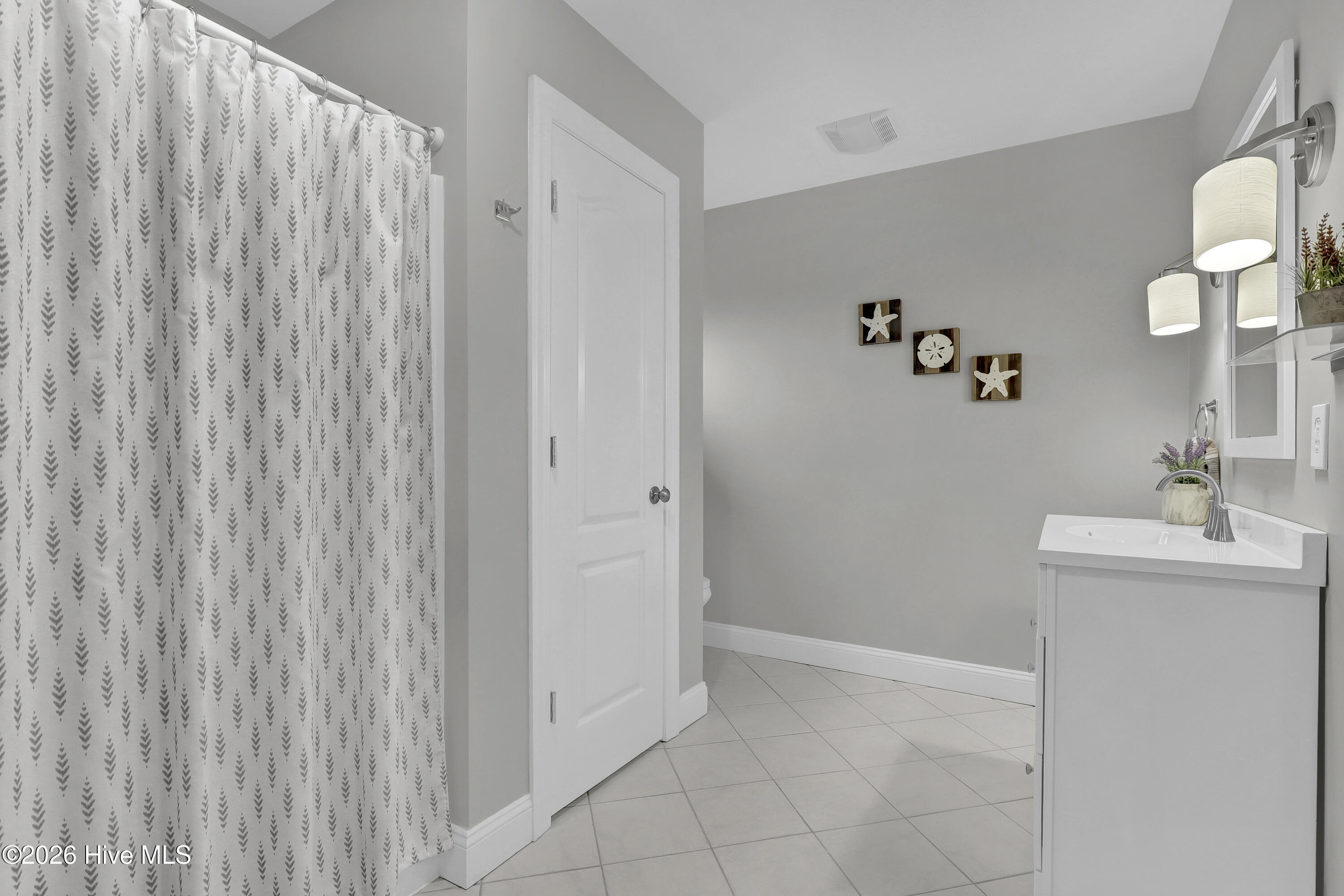 100563243 | Photo 36