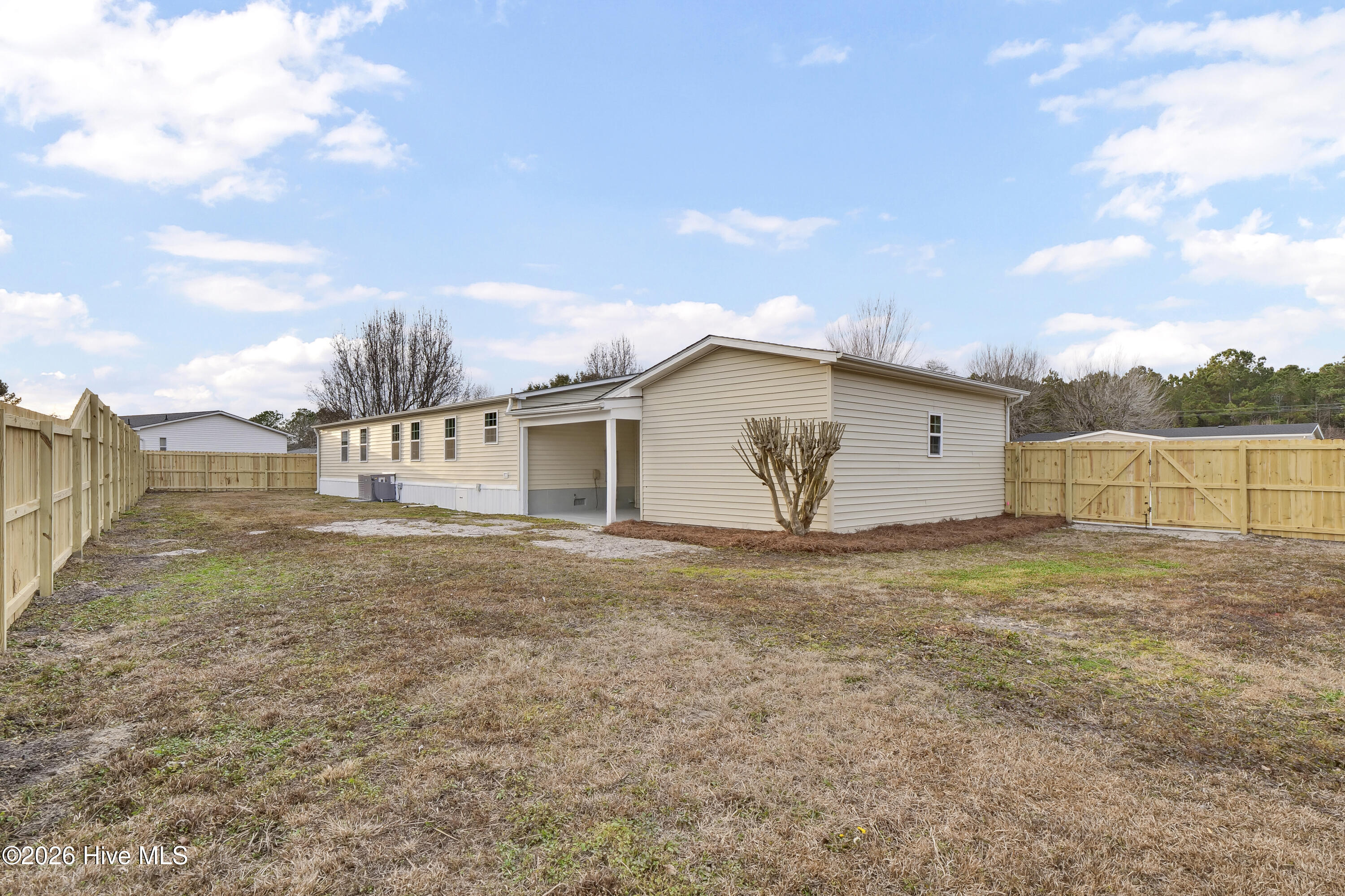 100550889 | Photo 30