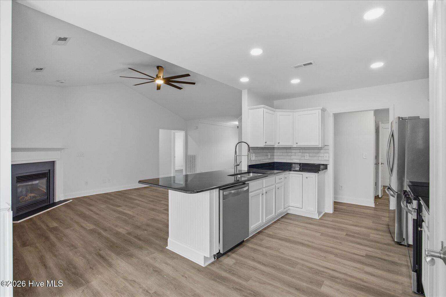 100557430 | Photo 21