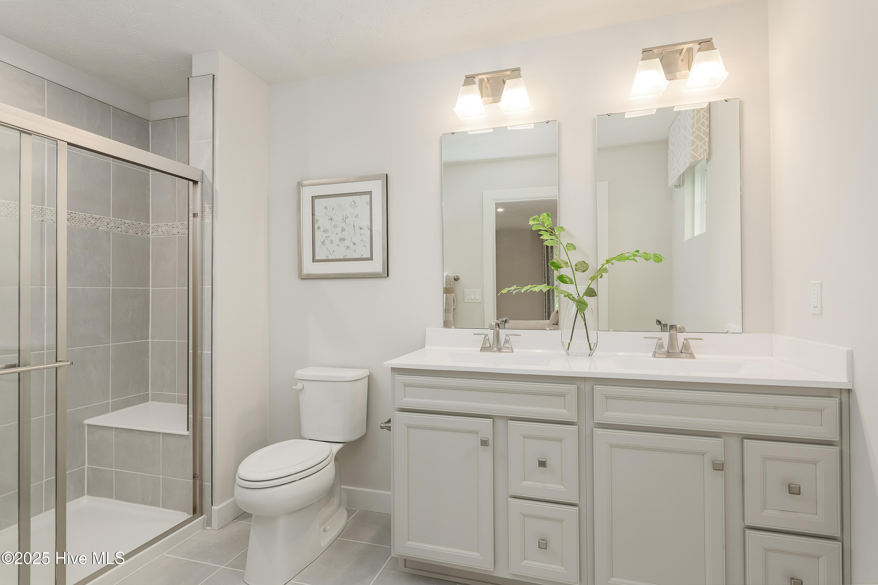 100527960 | Photo 11