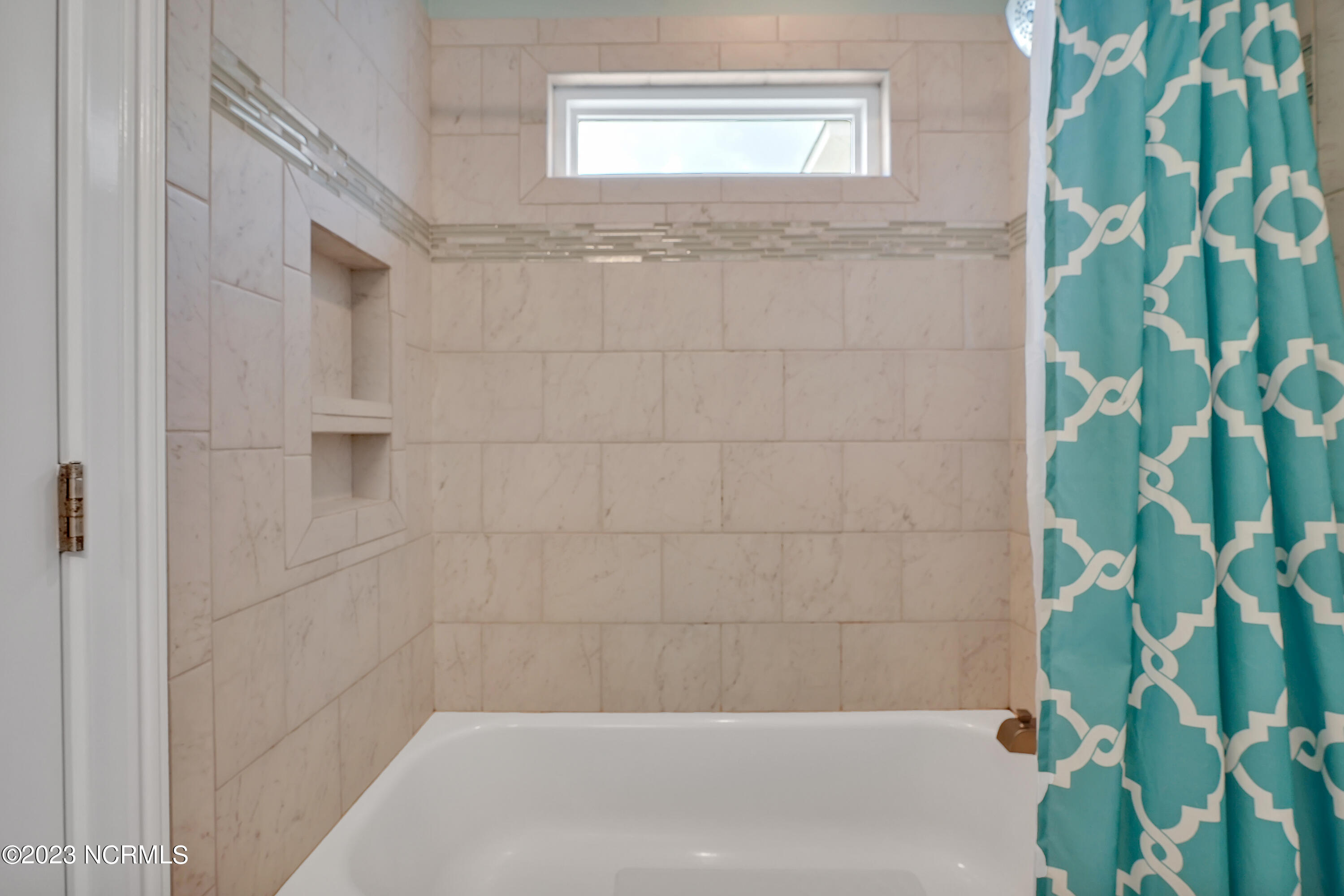 100558730 | Photo 43