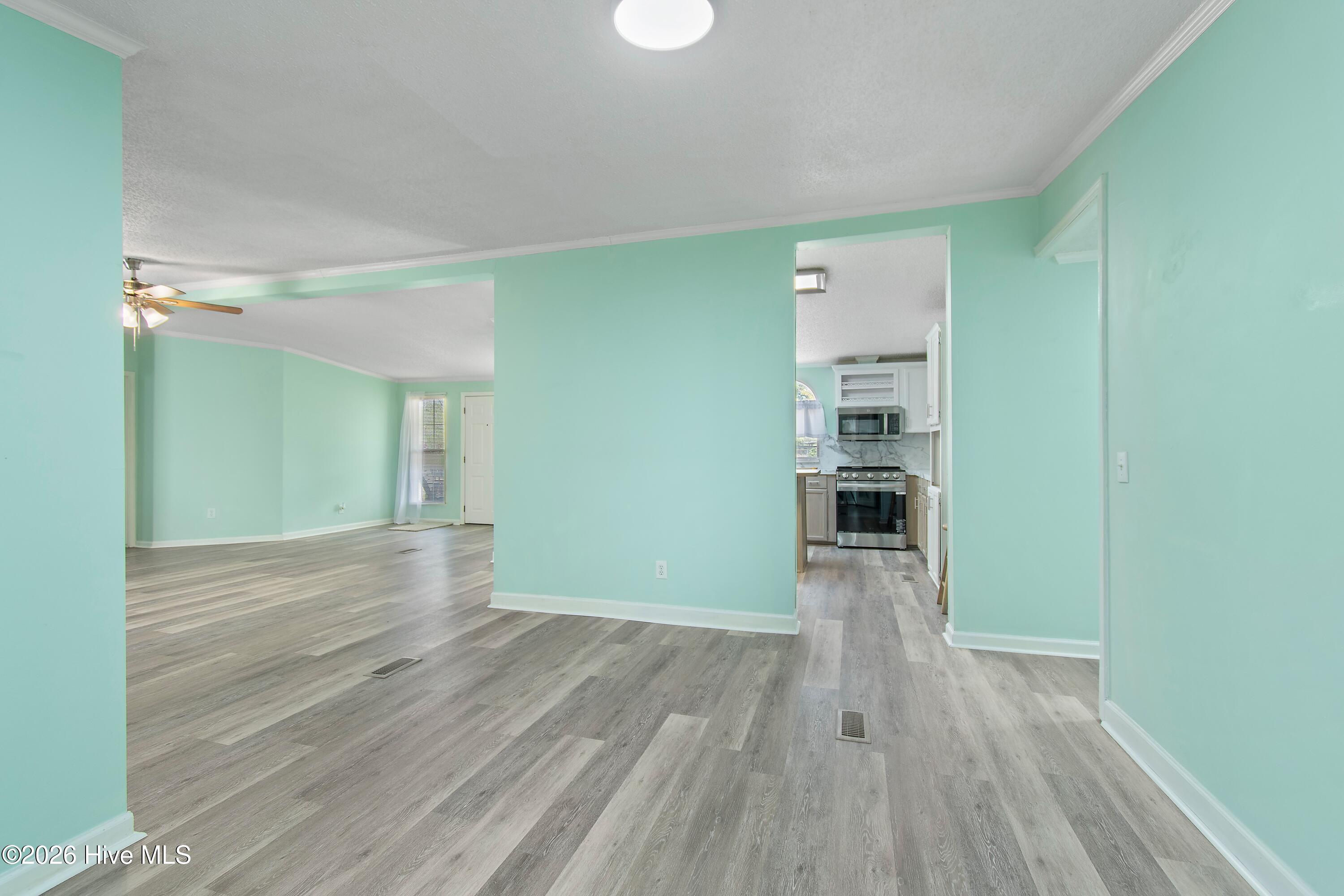 100566223 | Photo 43