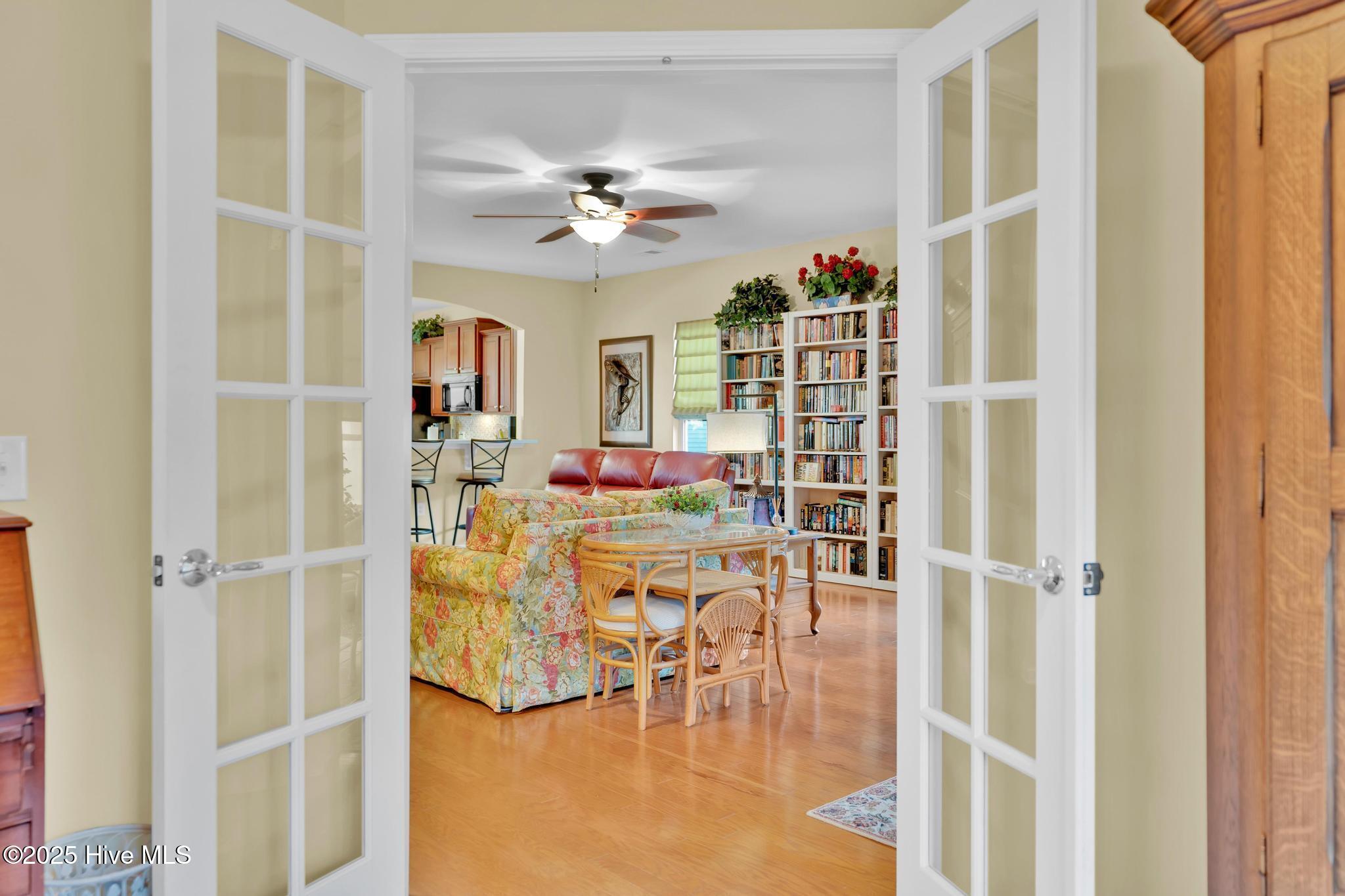 100540290 | Photo 15