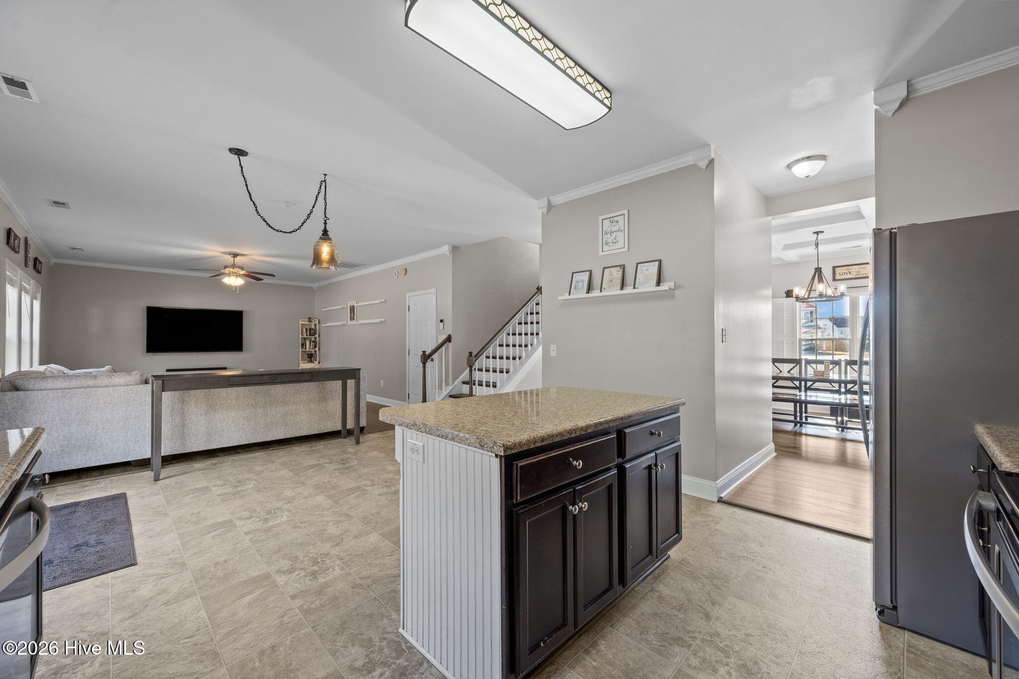 100547738 | Photo 15