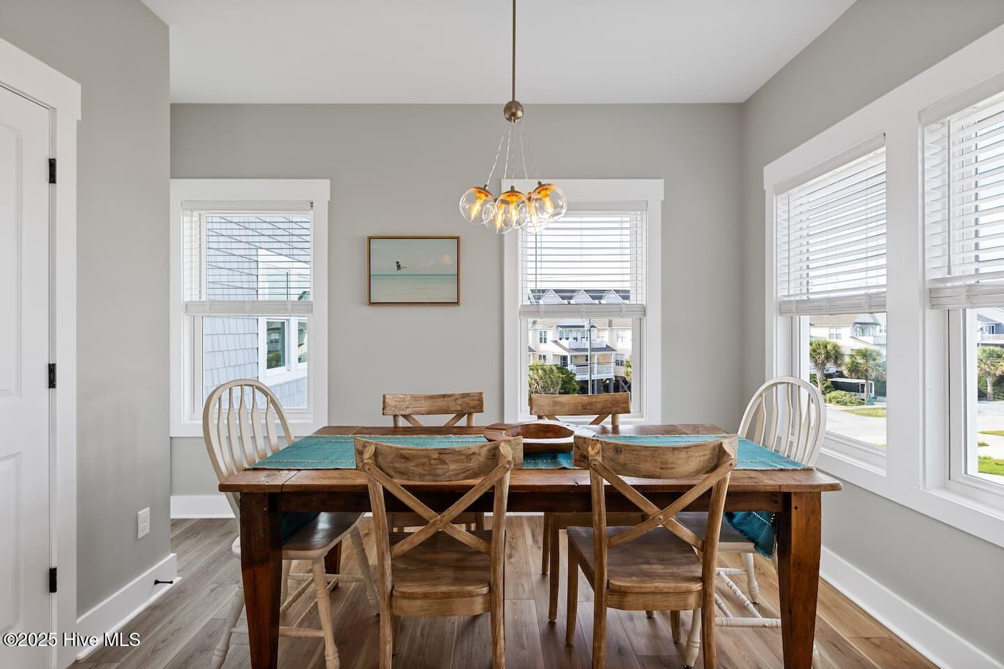 100543911 | Photo 30