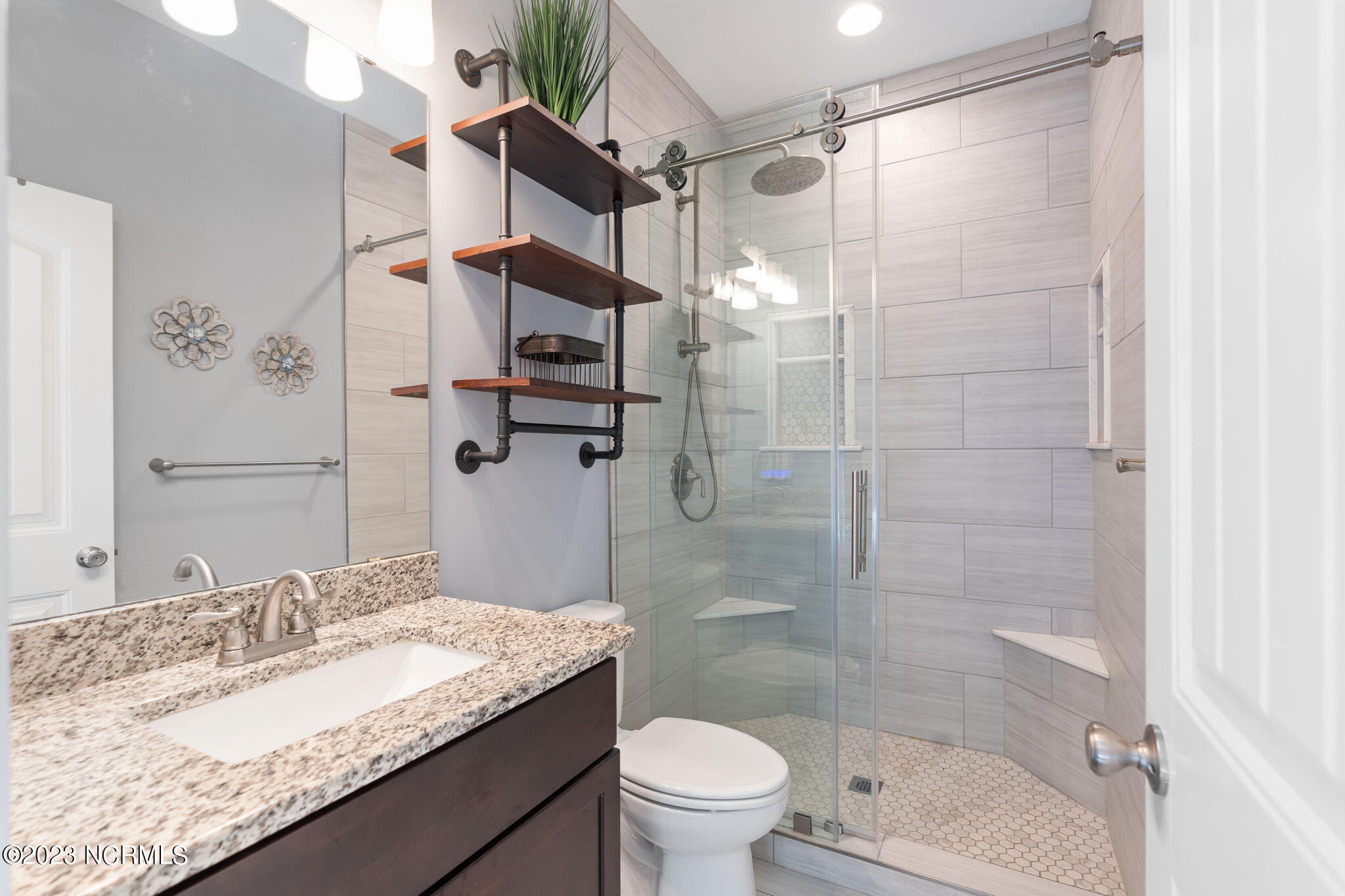 100568297 | Photo 19