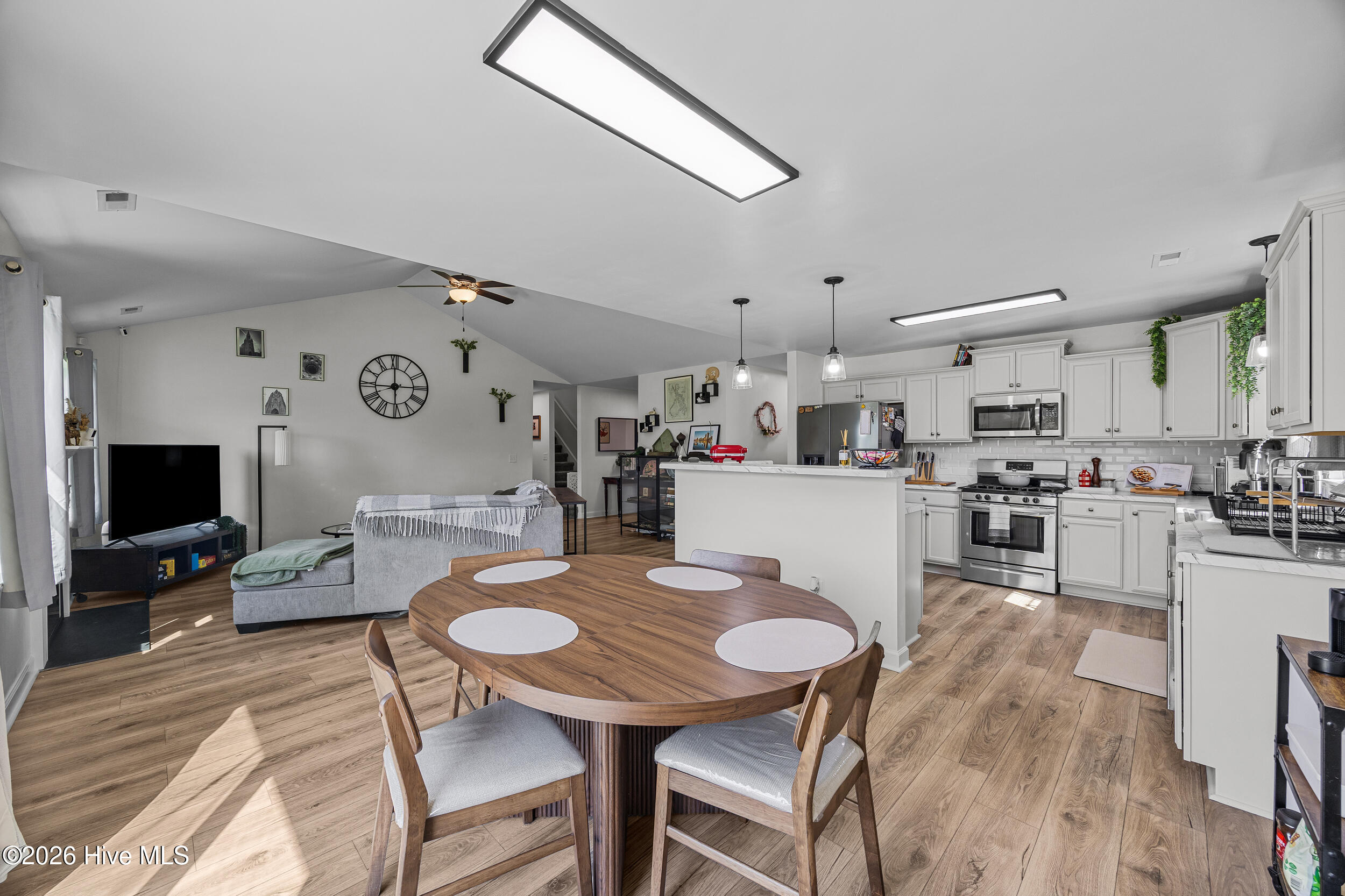 100581994 | Photo 11