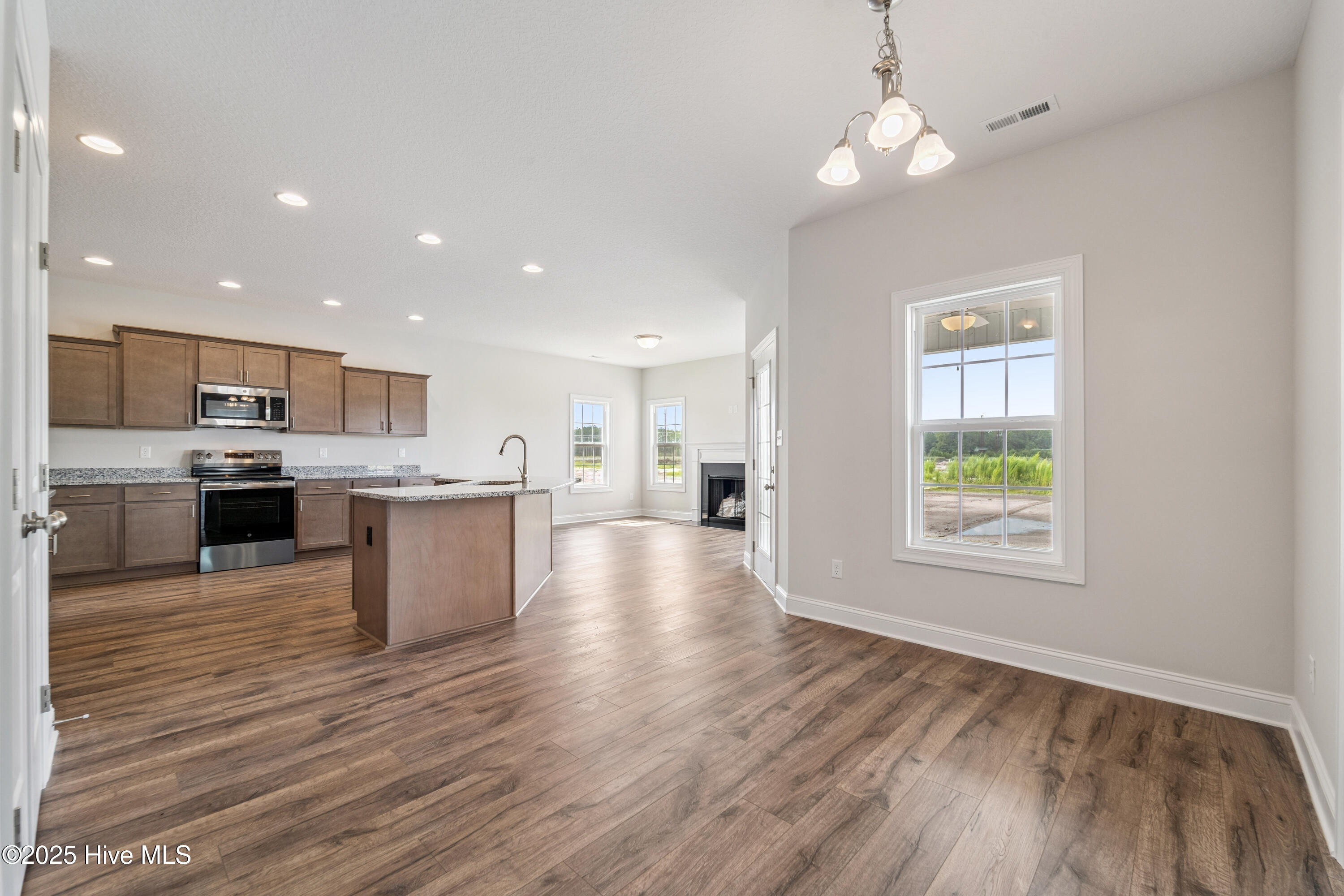 100505729 | Photo 12