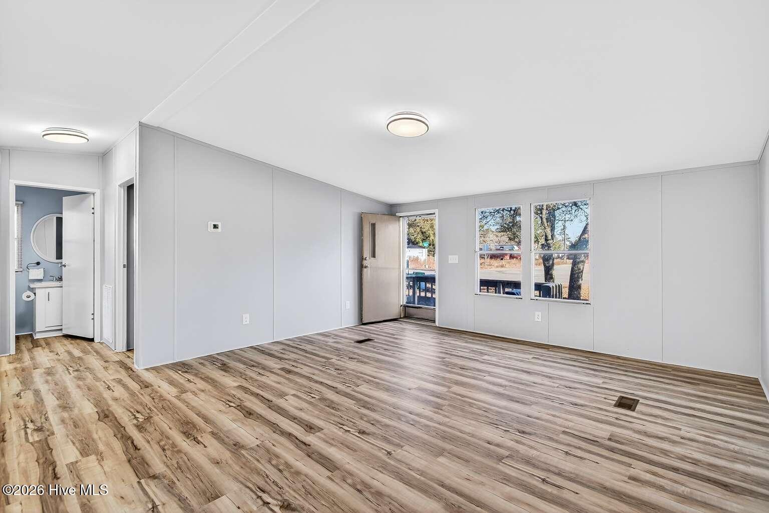 100551067 | Photo 11