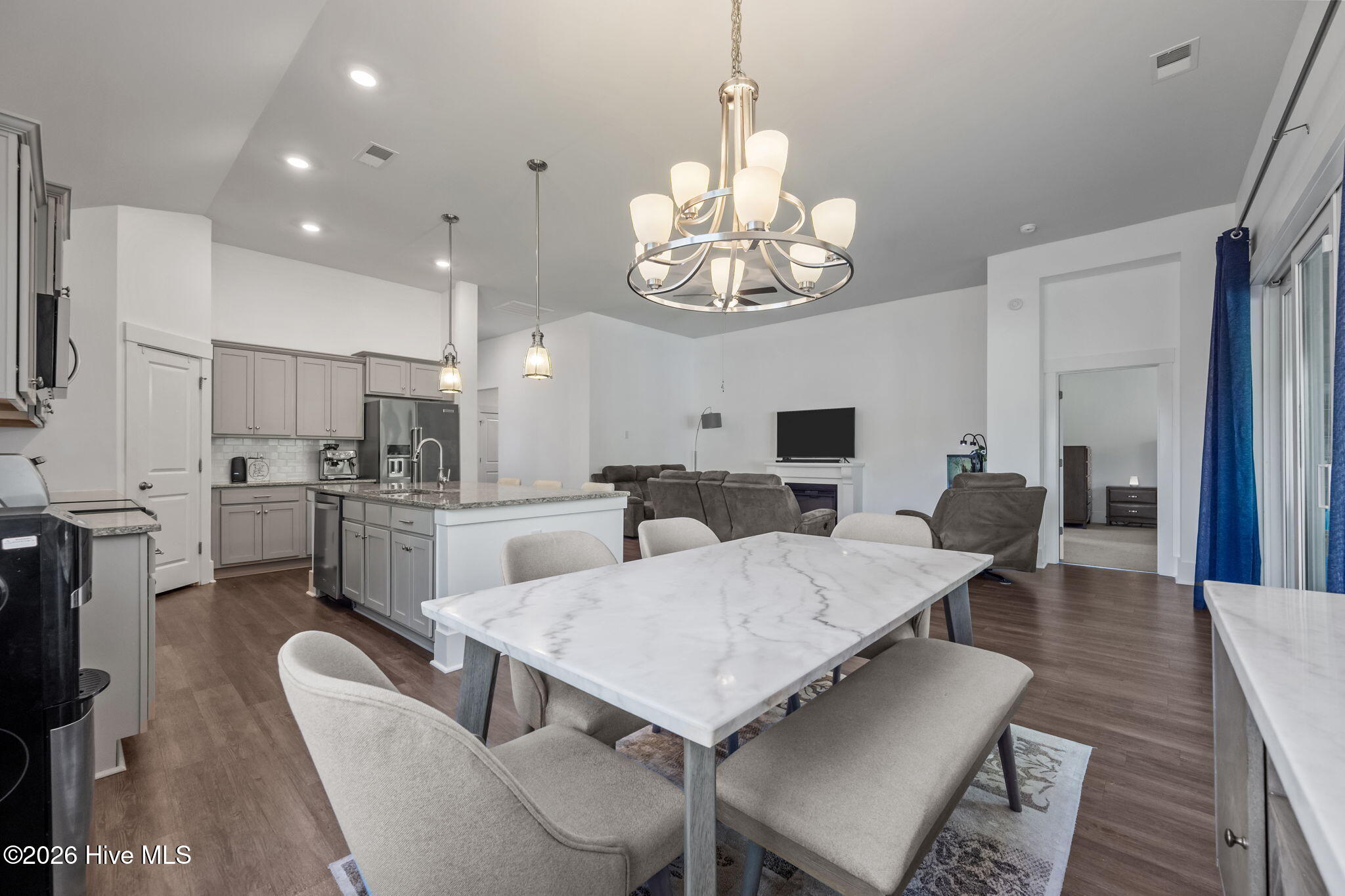 100566590 | Photo 52