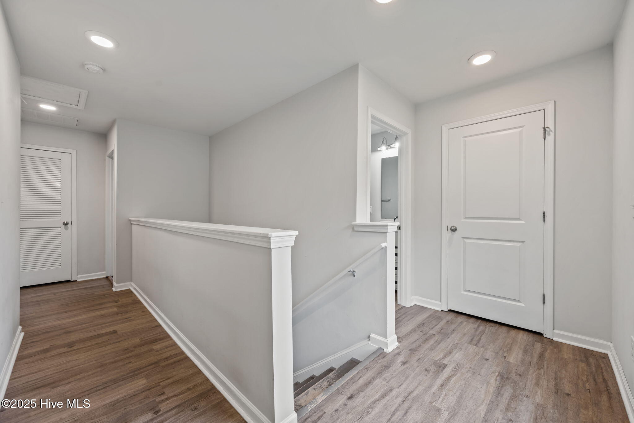 100536661 | Photo 18