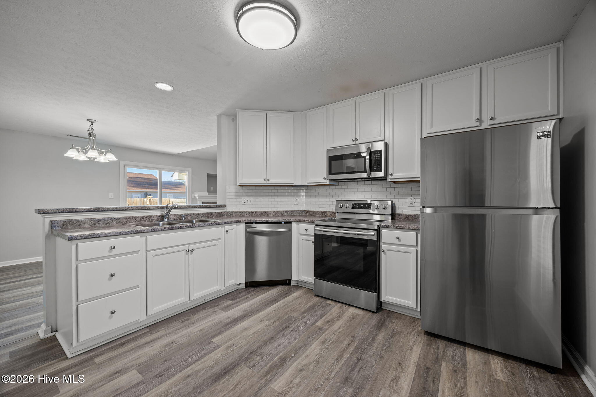 100549843 | Photo 14