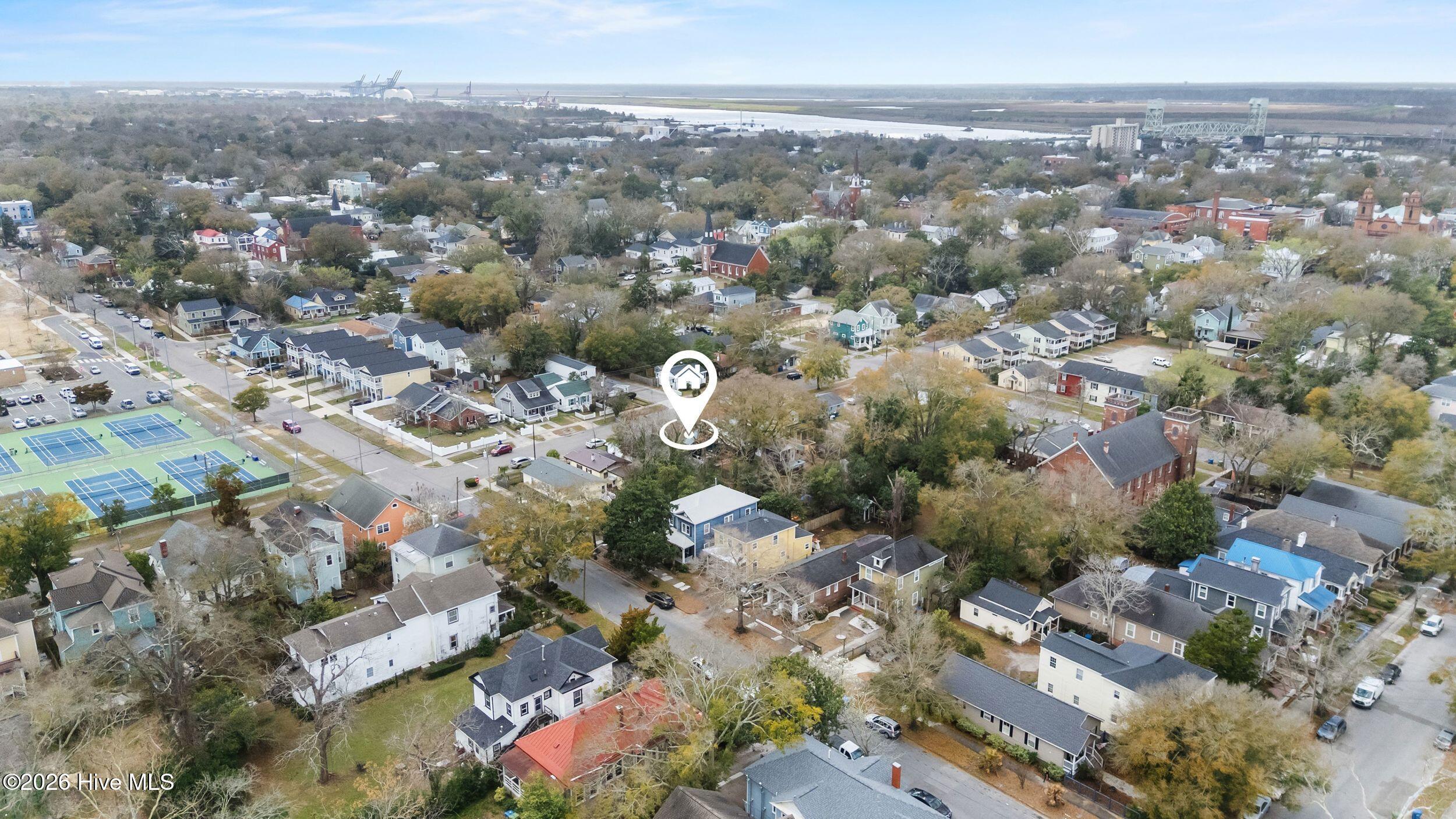 100558916 | Photo 43