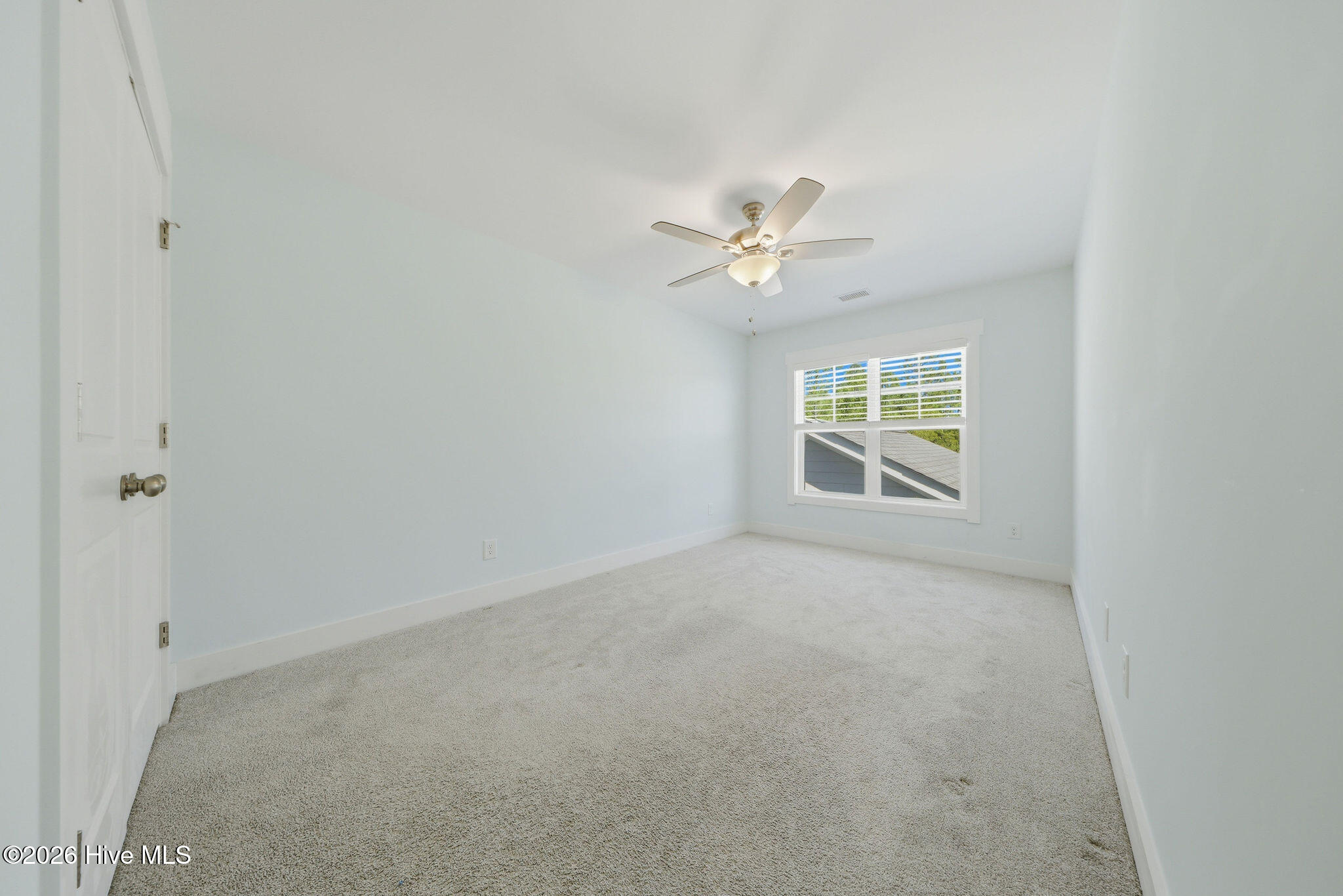 100569127 | Photo 32