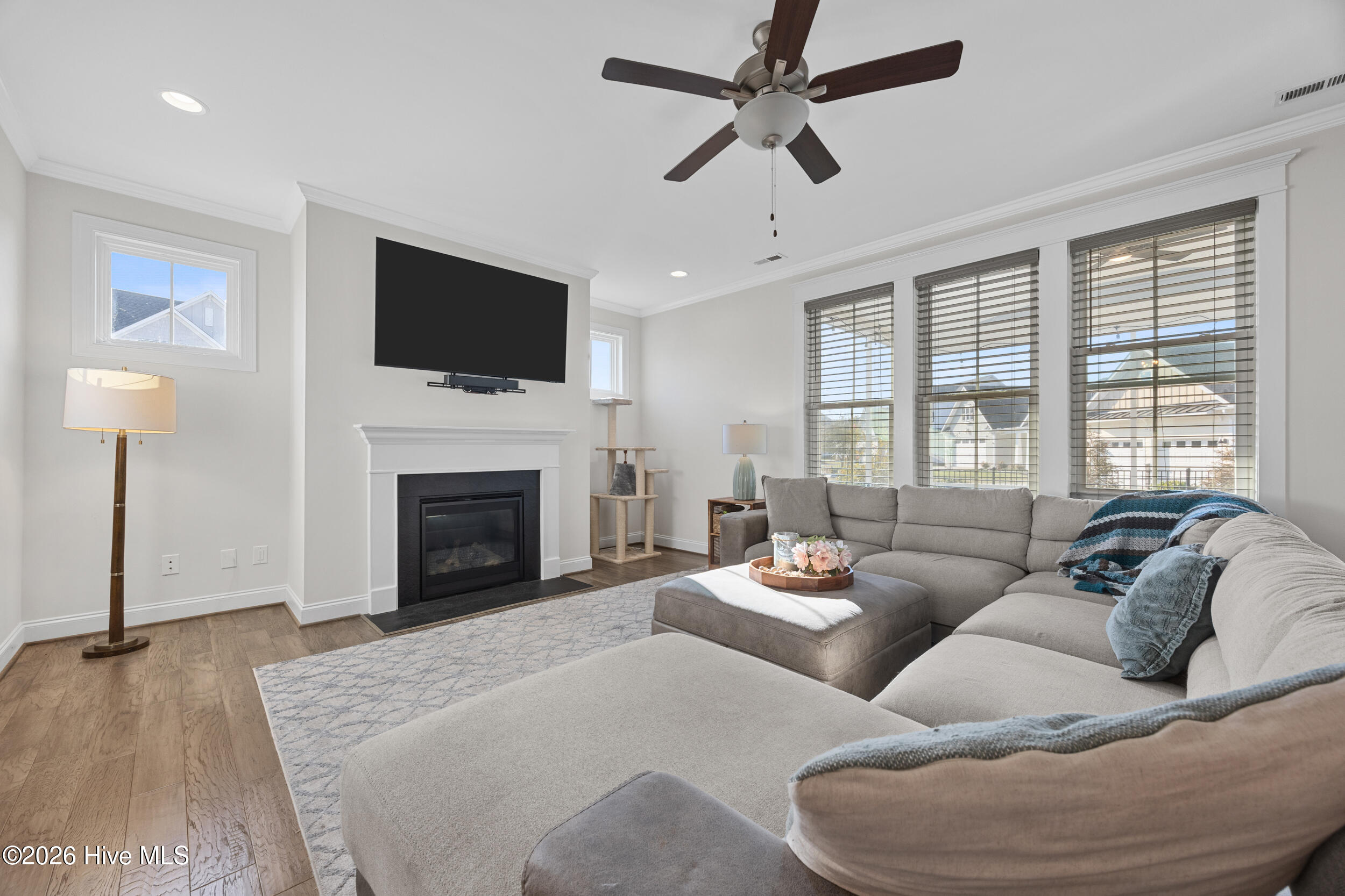 100560002 | Photo 10