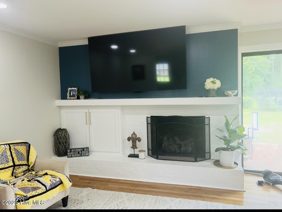 Beautiful Fireplace 5424 Lakehaven Ct