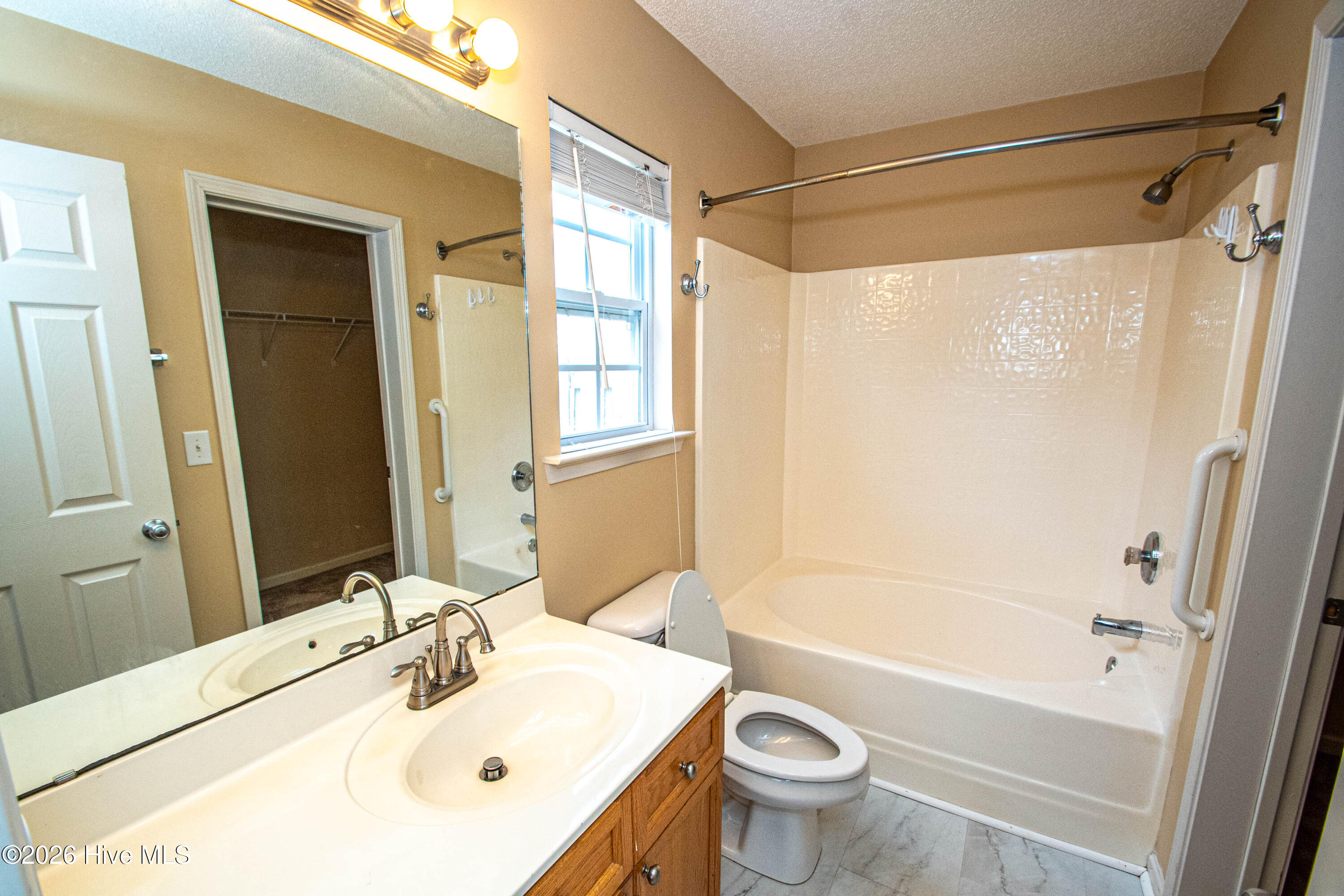 100567931 | Photo 31