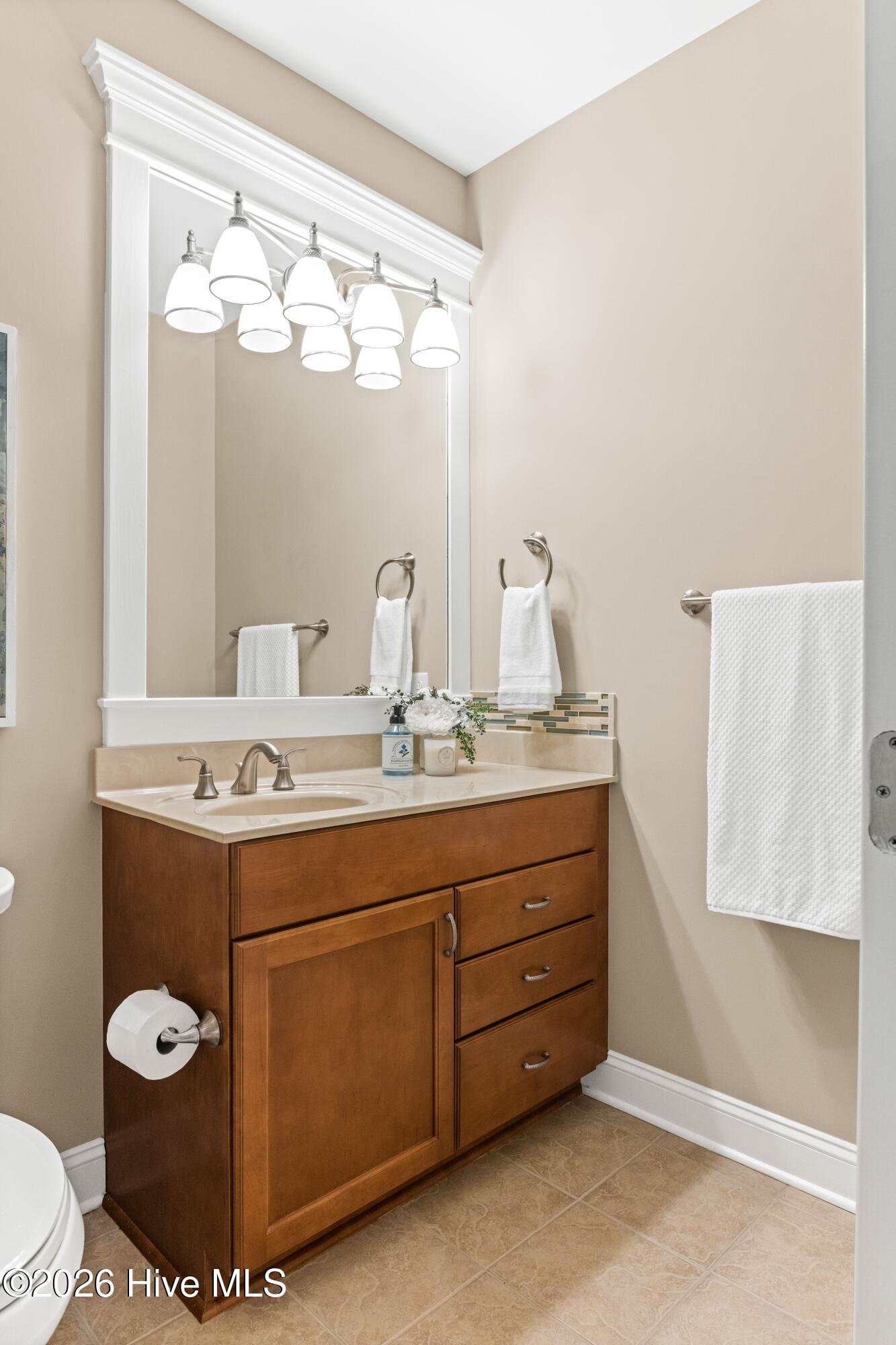 100560596 | Photo 33