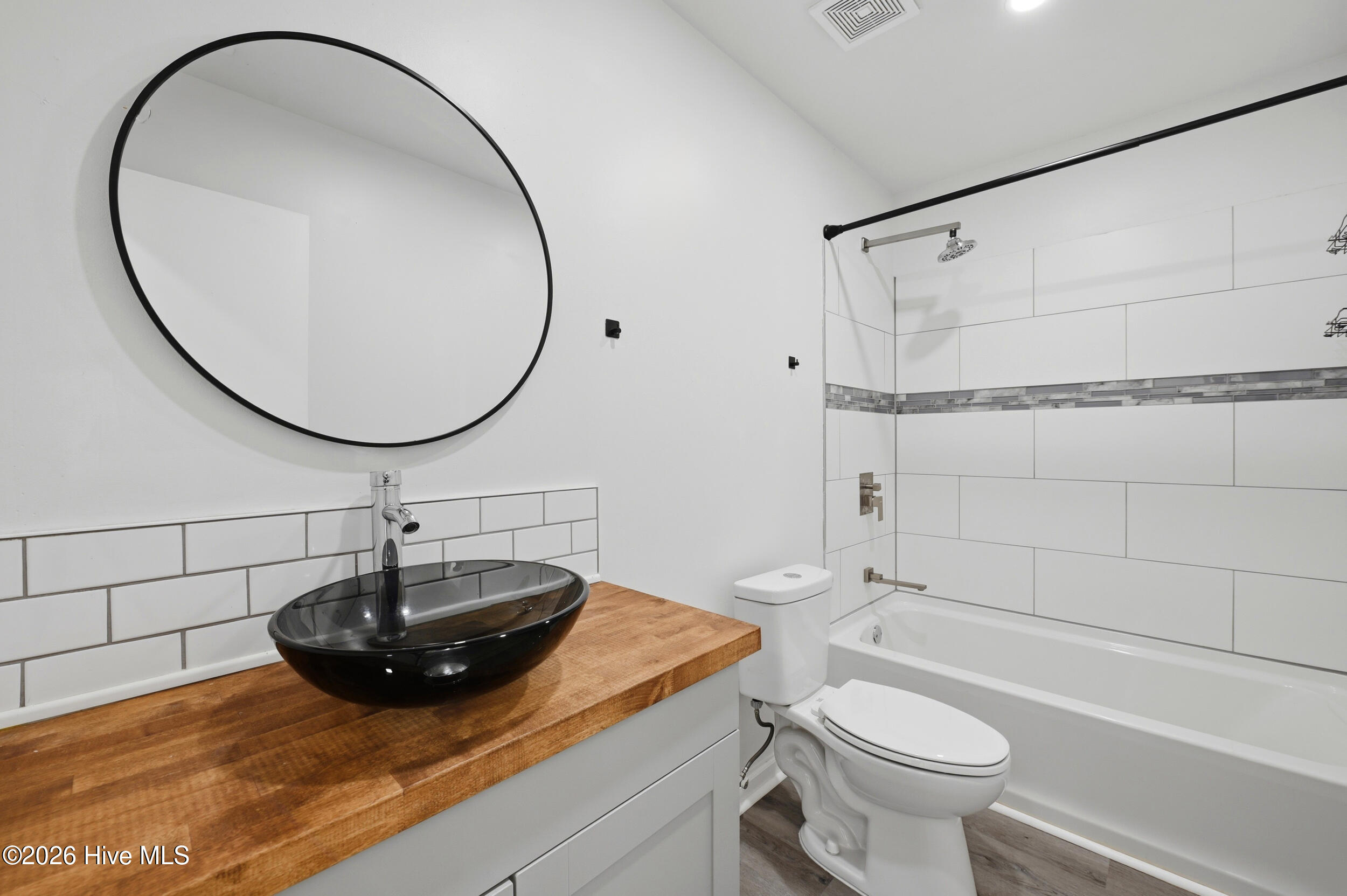 100562899 | Photo 16