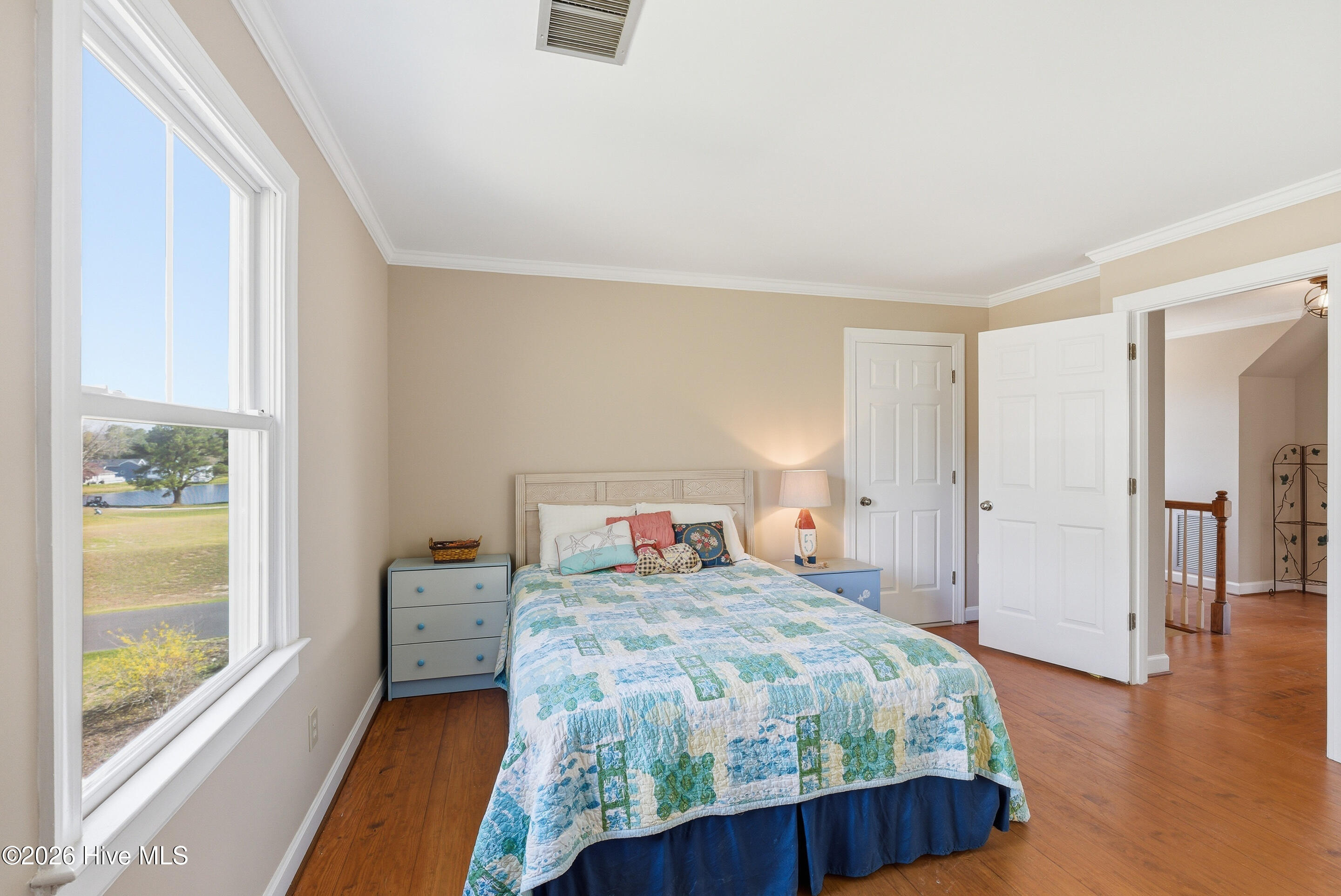 100563536 | Photo 22