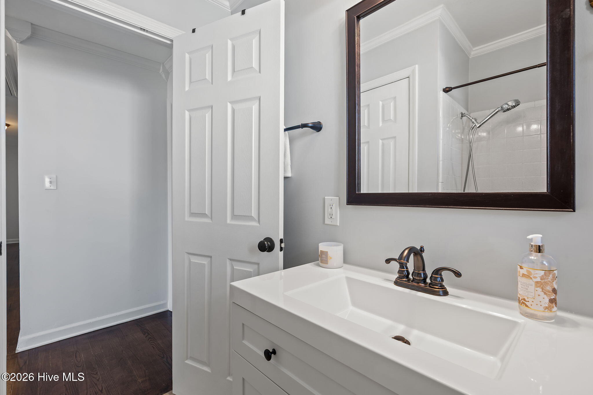 100557459 | Photo 39