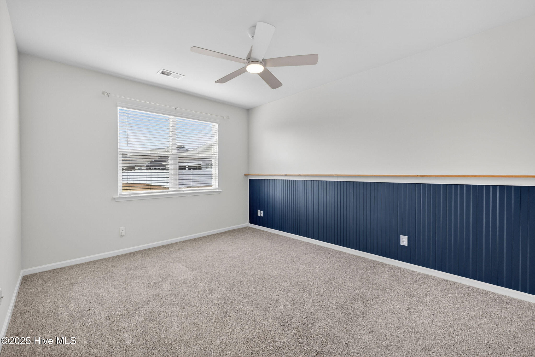 100535108 | Photo 17