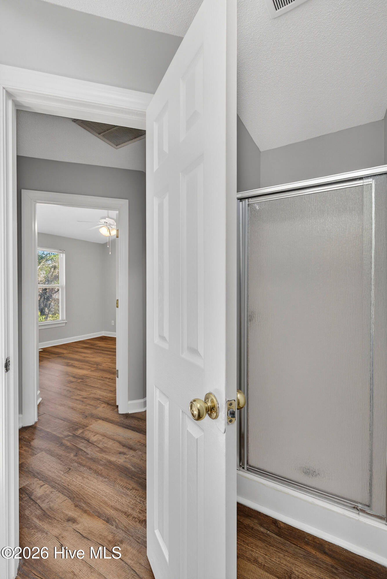 100562052 | Photo 32