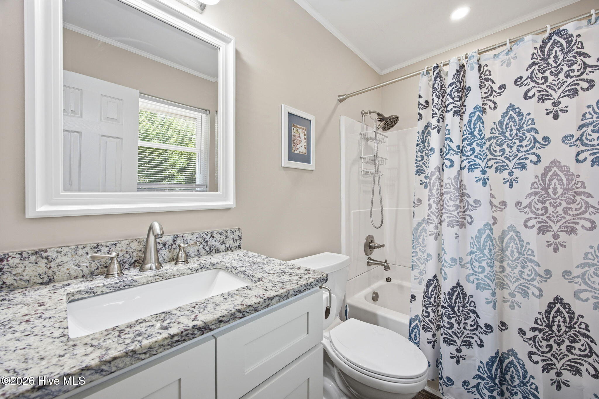 100569426 | Photo 44