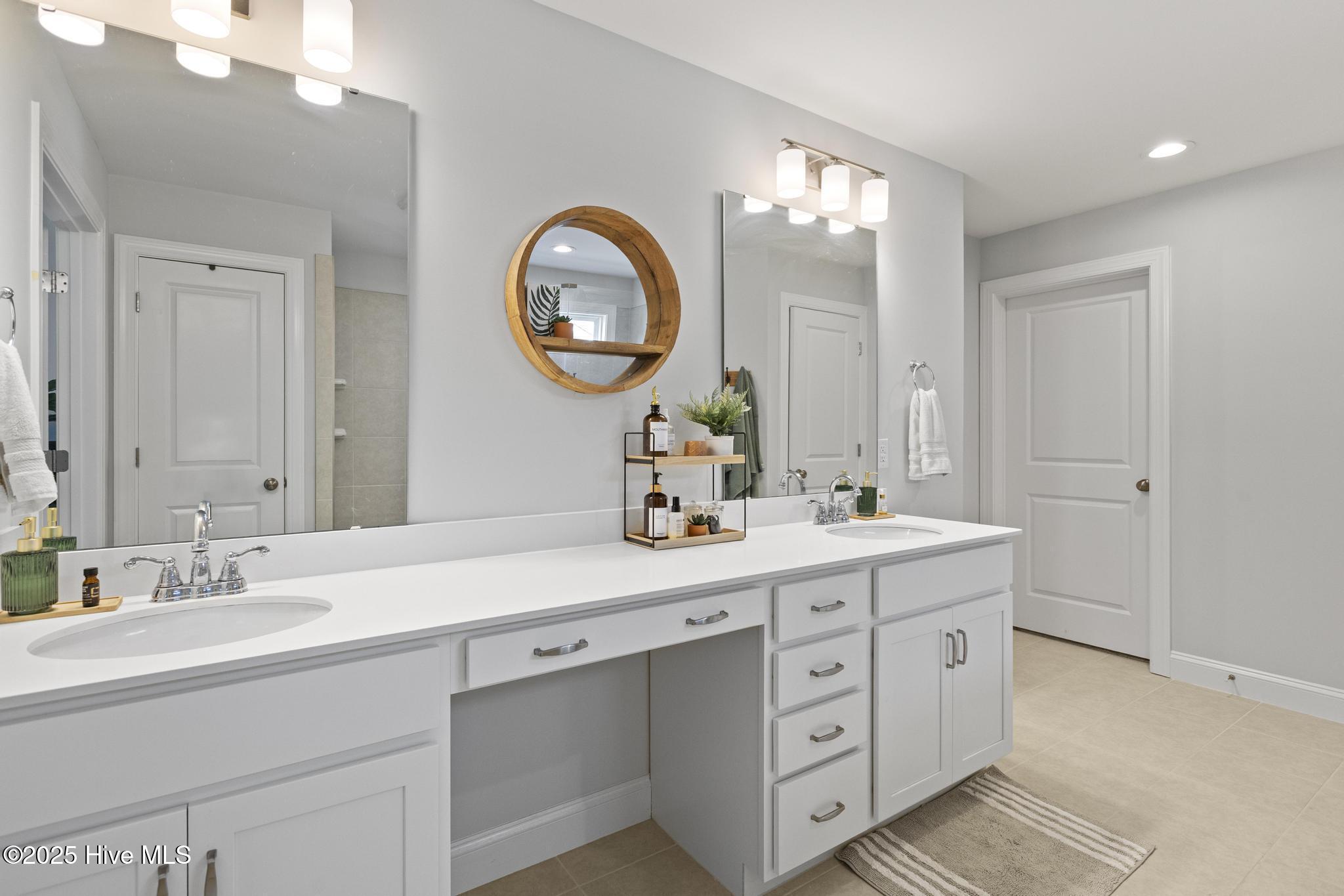 100516290 | Photo 43