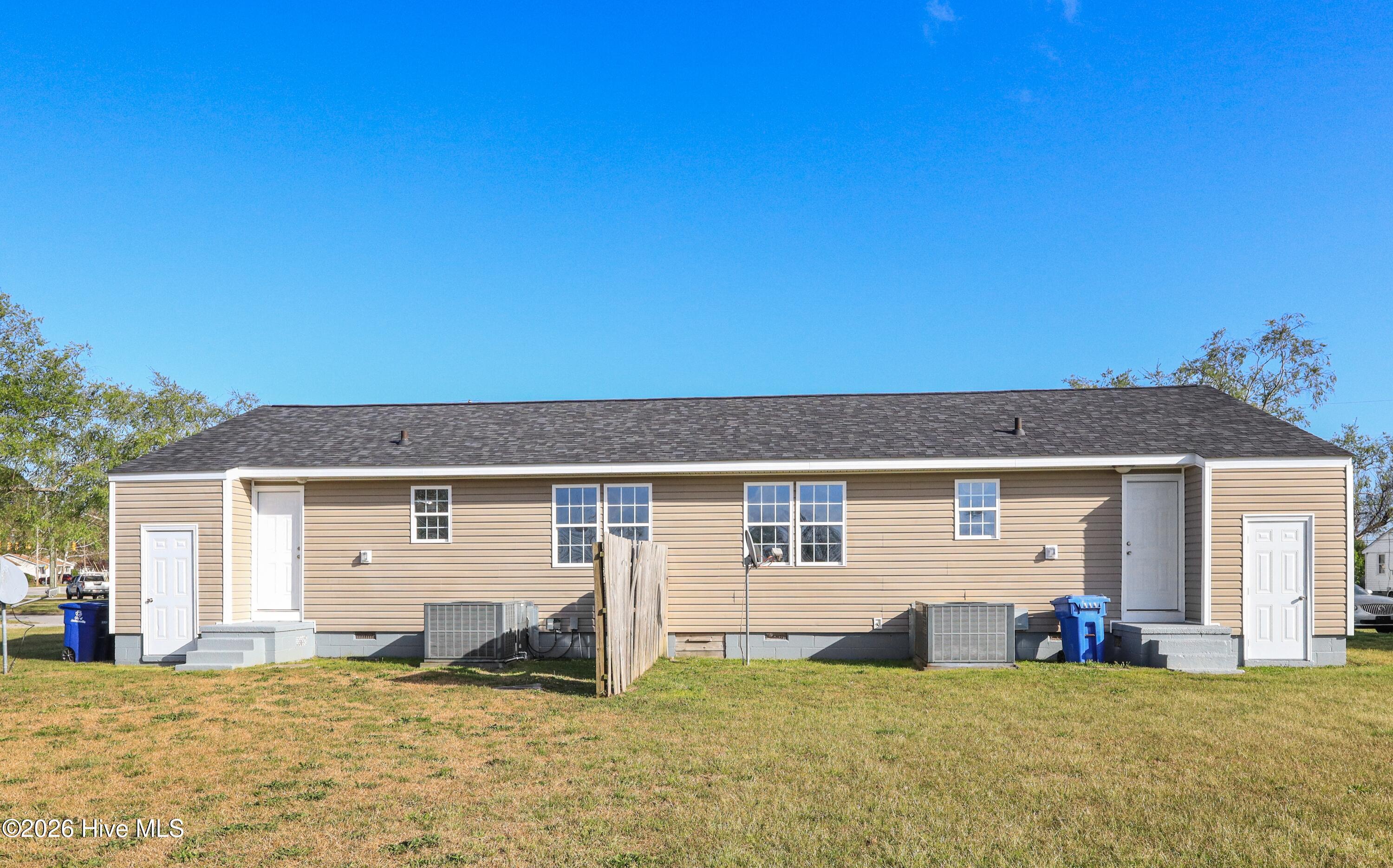 100563835 | Photo 40