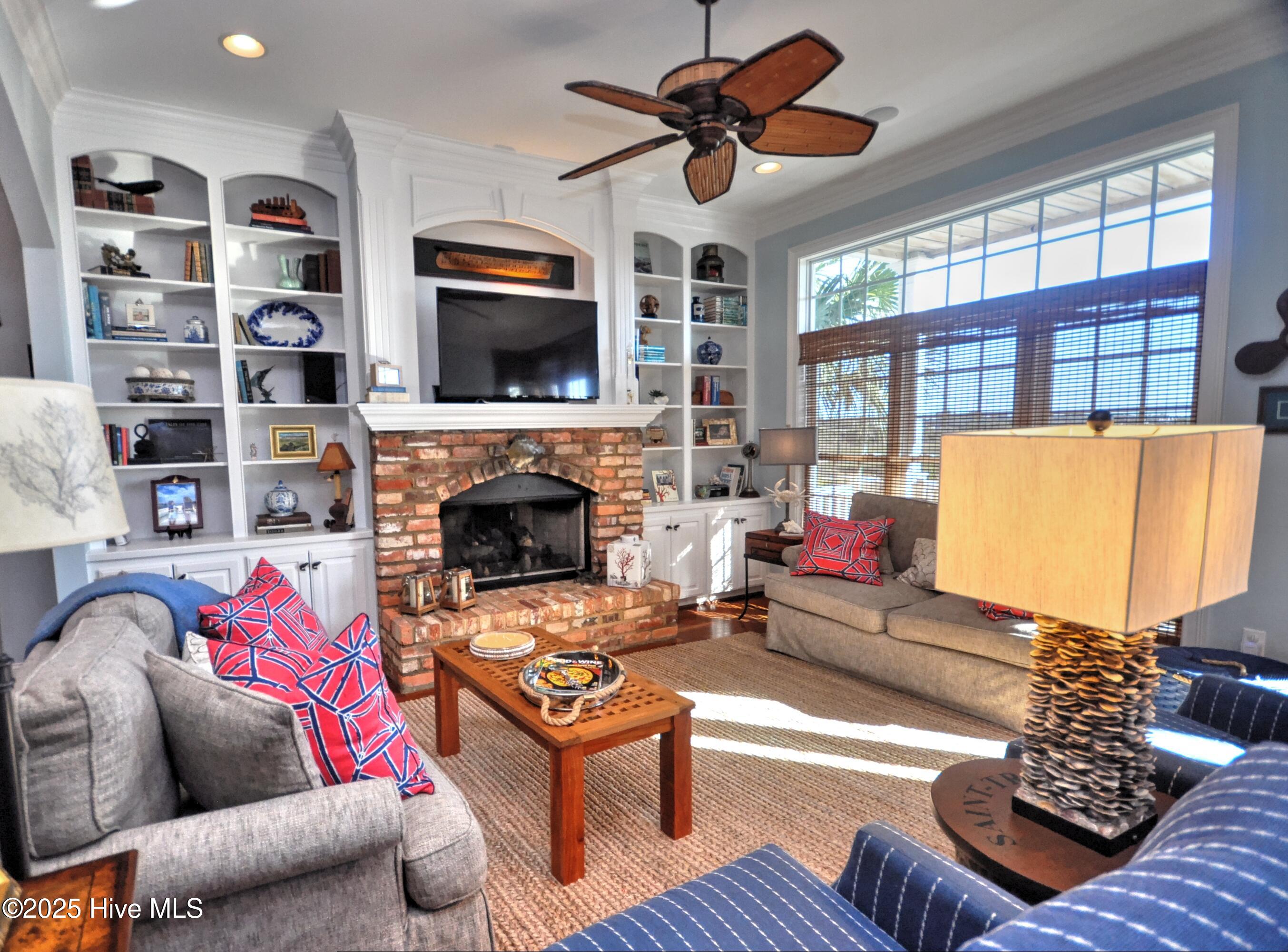 100537753 | Photo 10