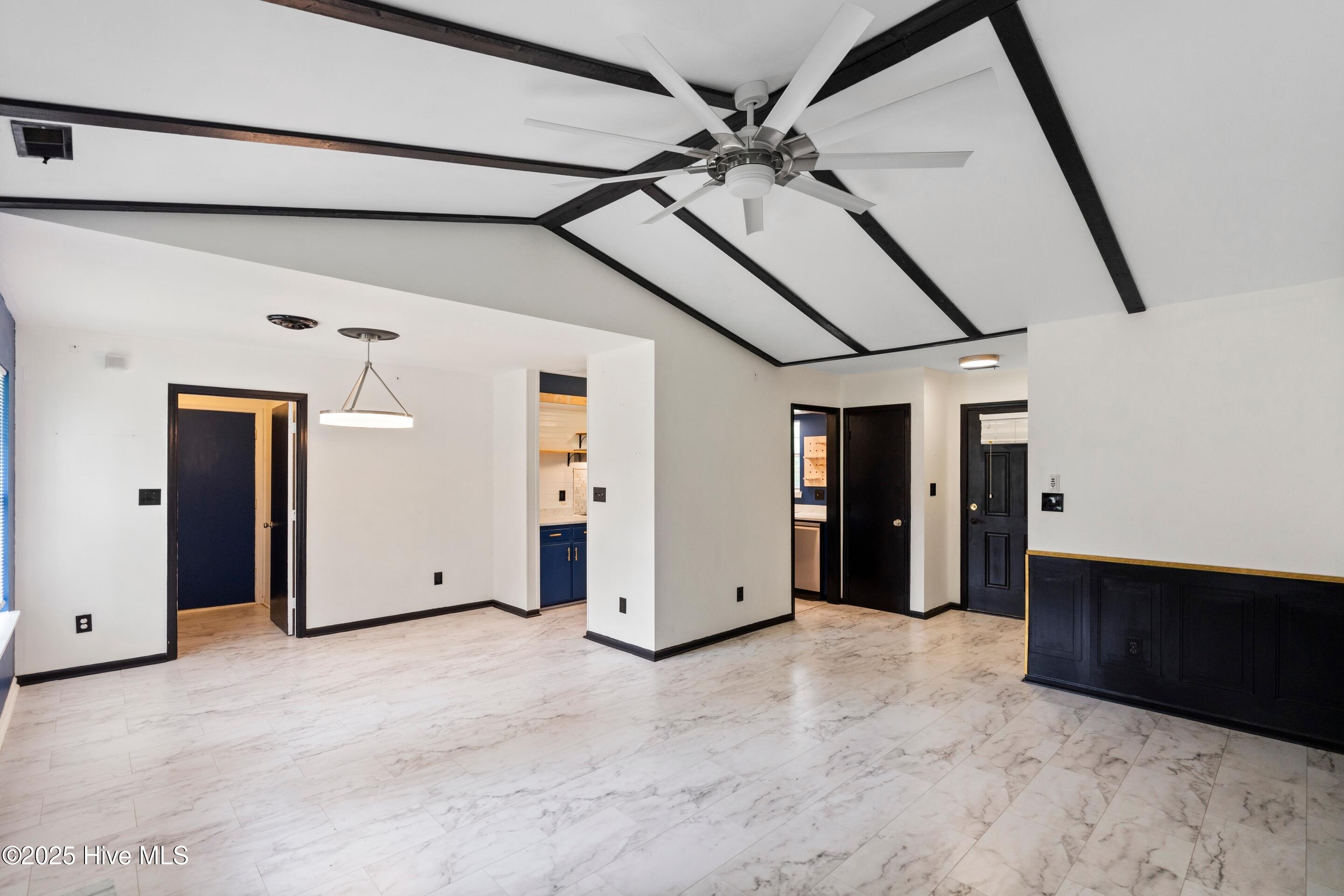 100523596 | Photo 19