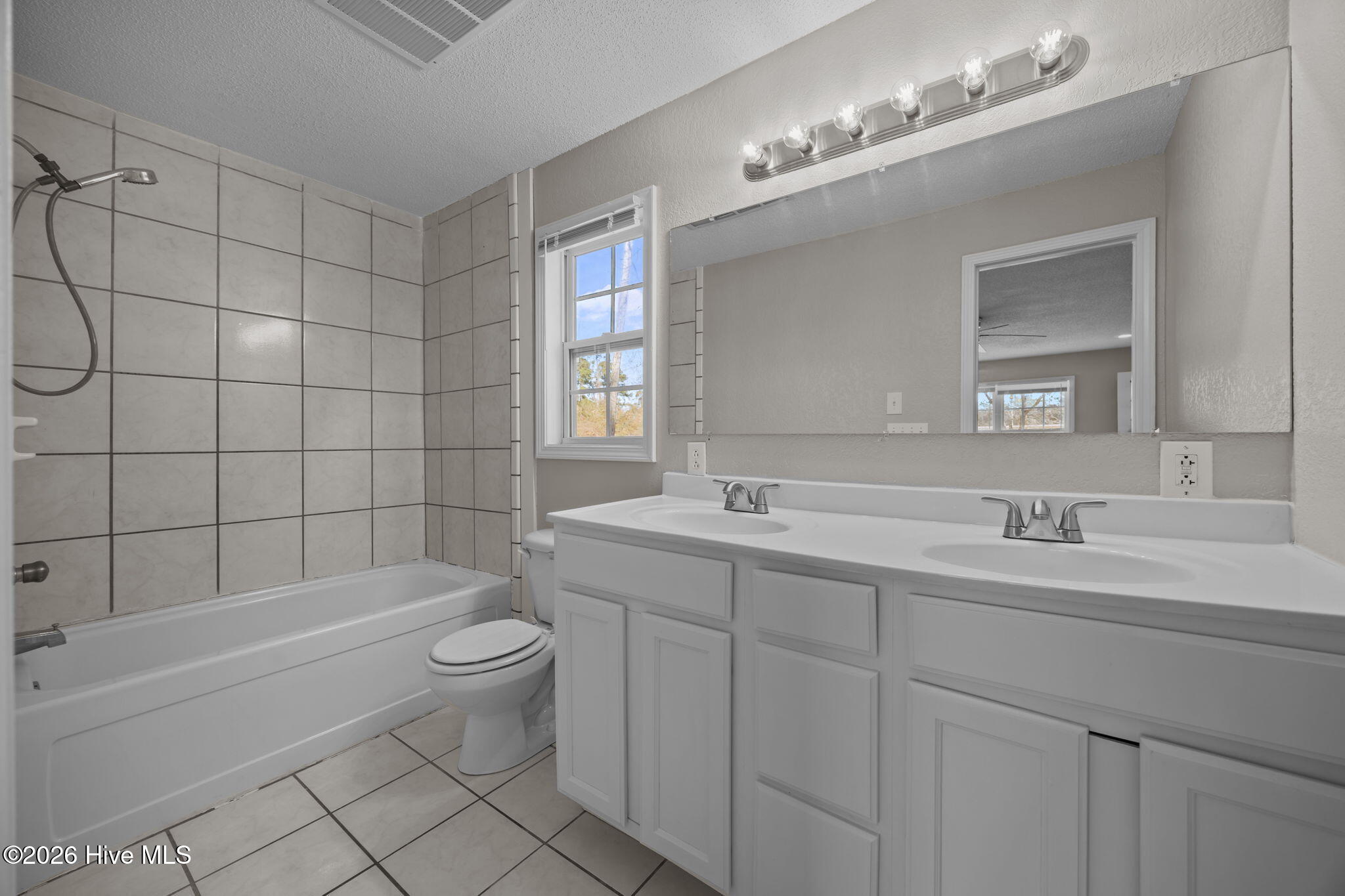 100553167 | Photo 28