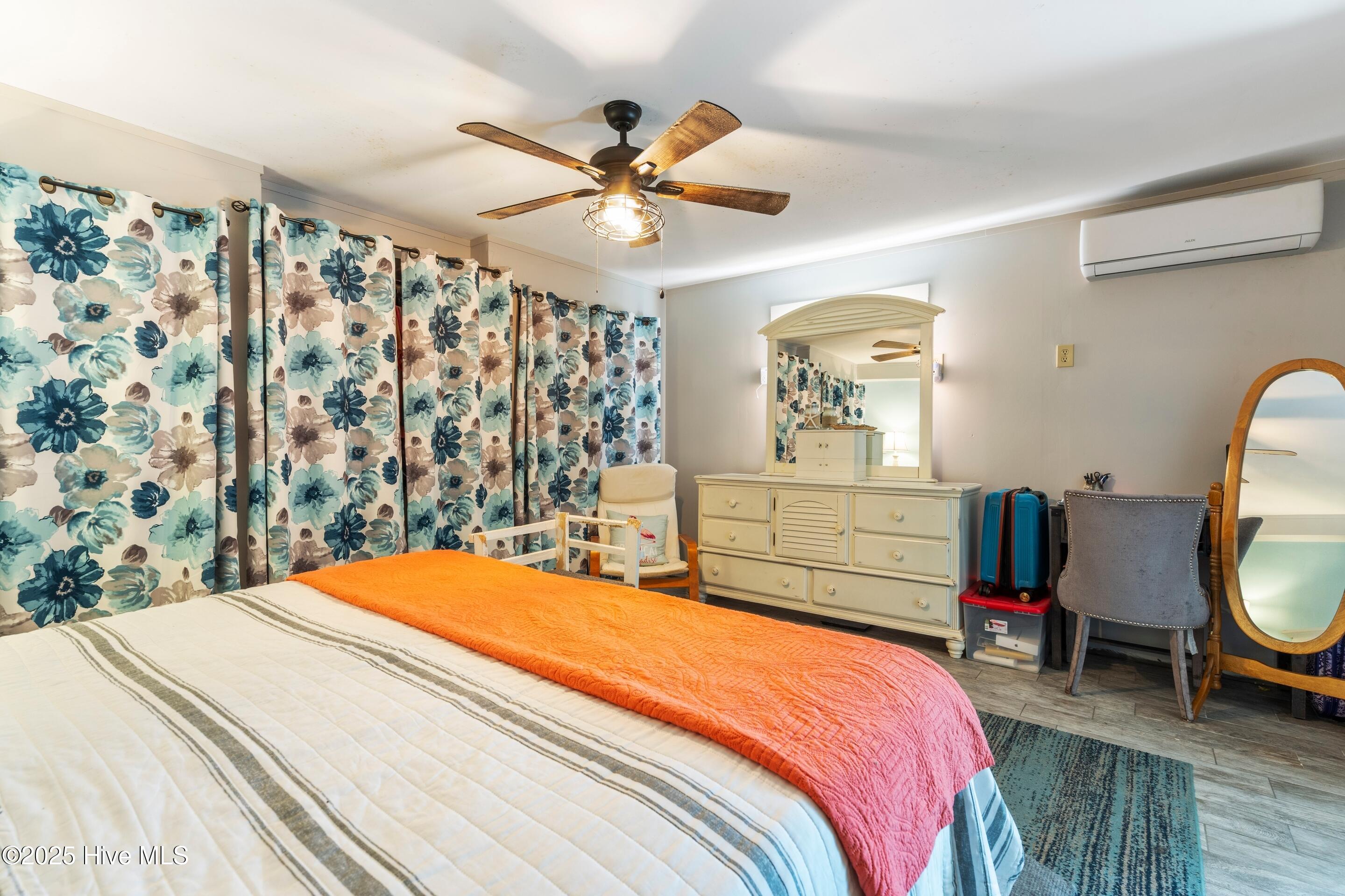 100563902 | Photo 12