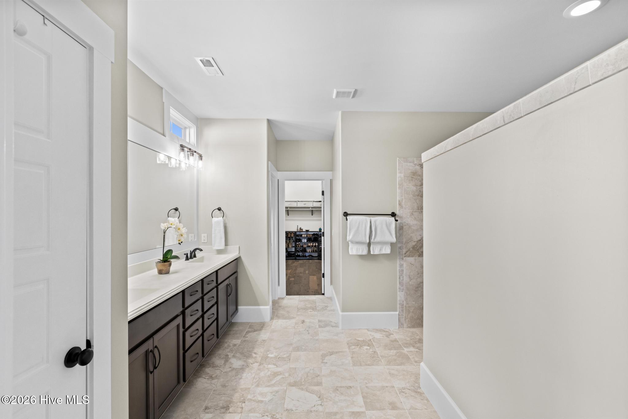 100561204 | Photo 39