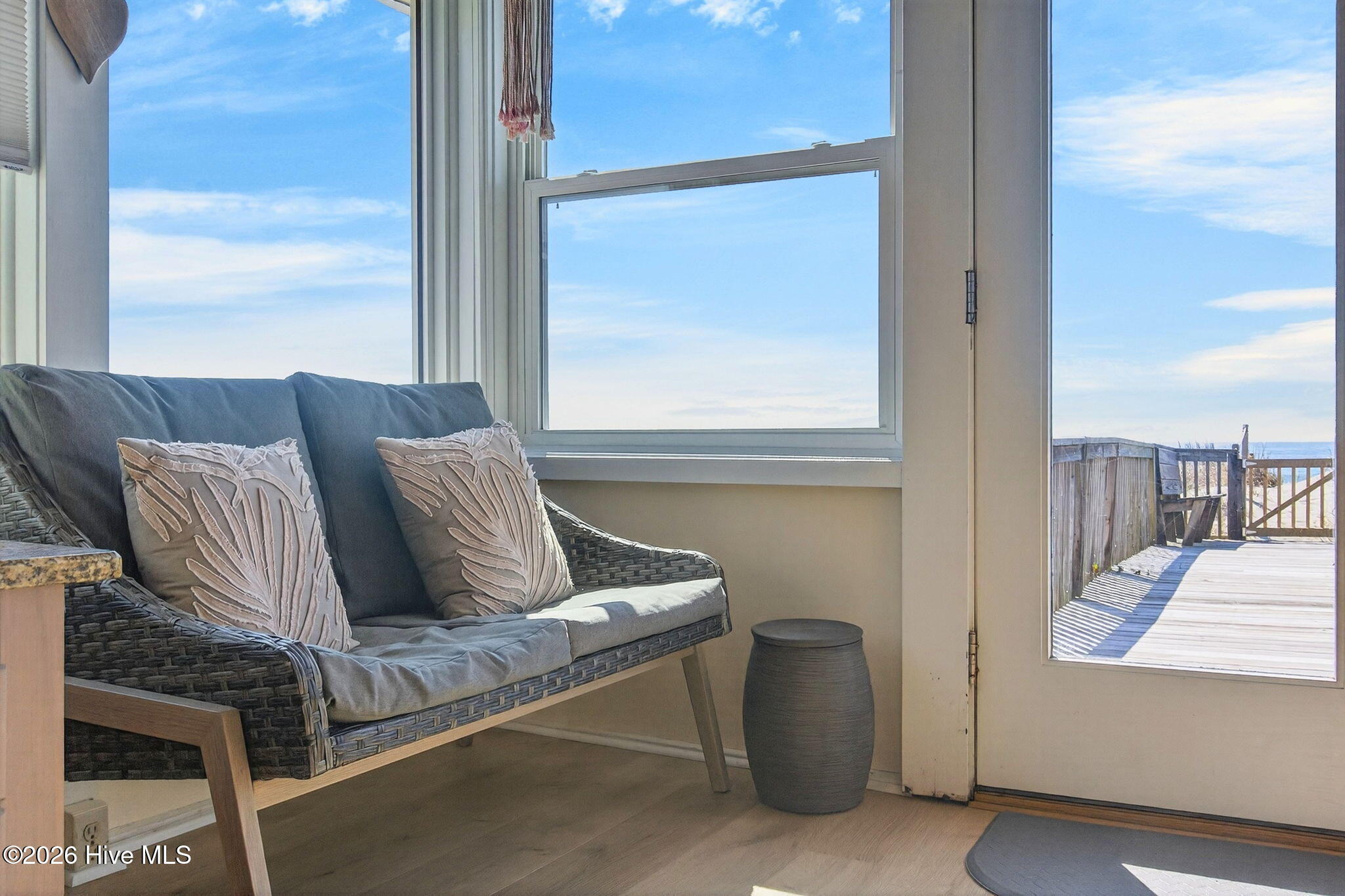 100559967 | Photo 35