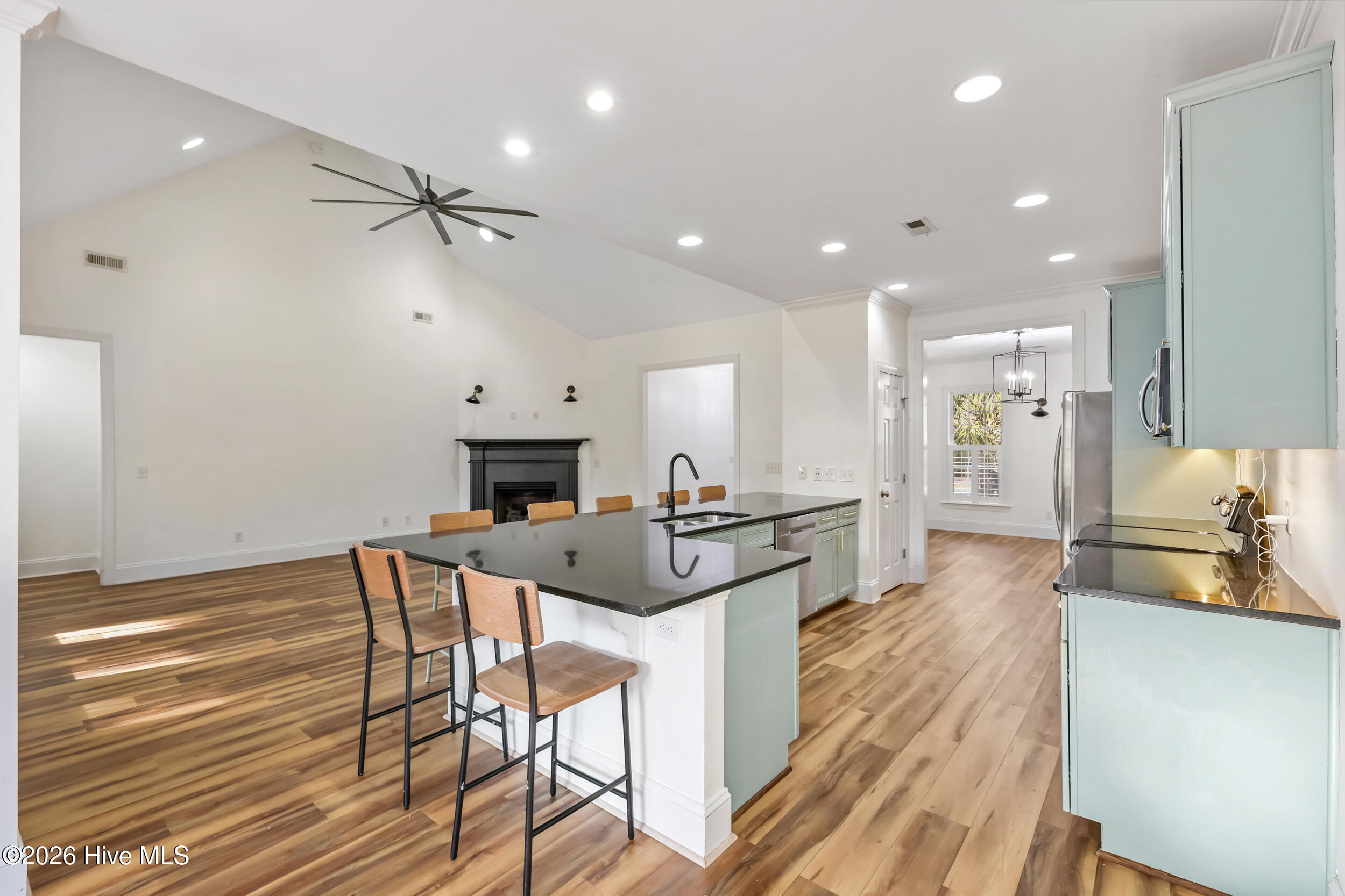 100547349 | Photo 13