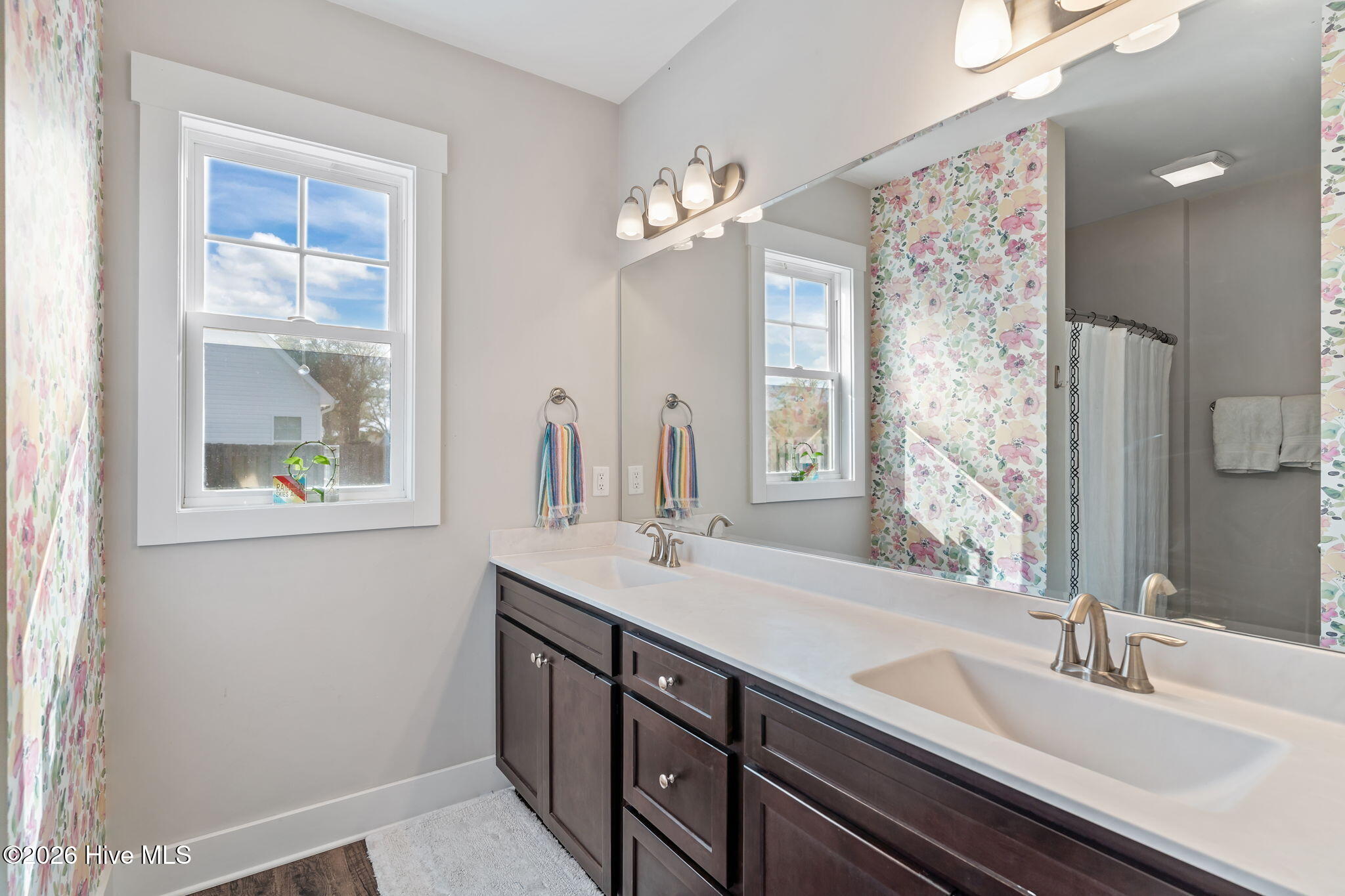 100558156 | Photo 30