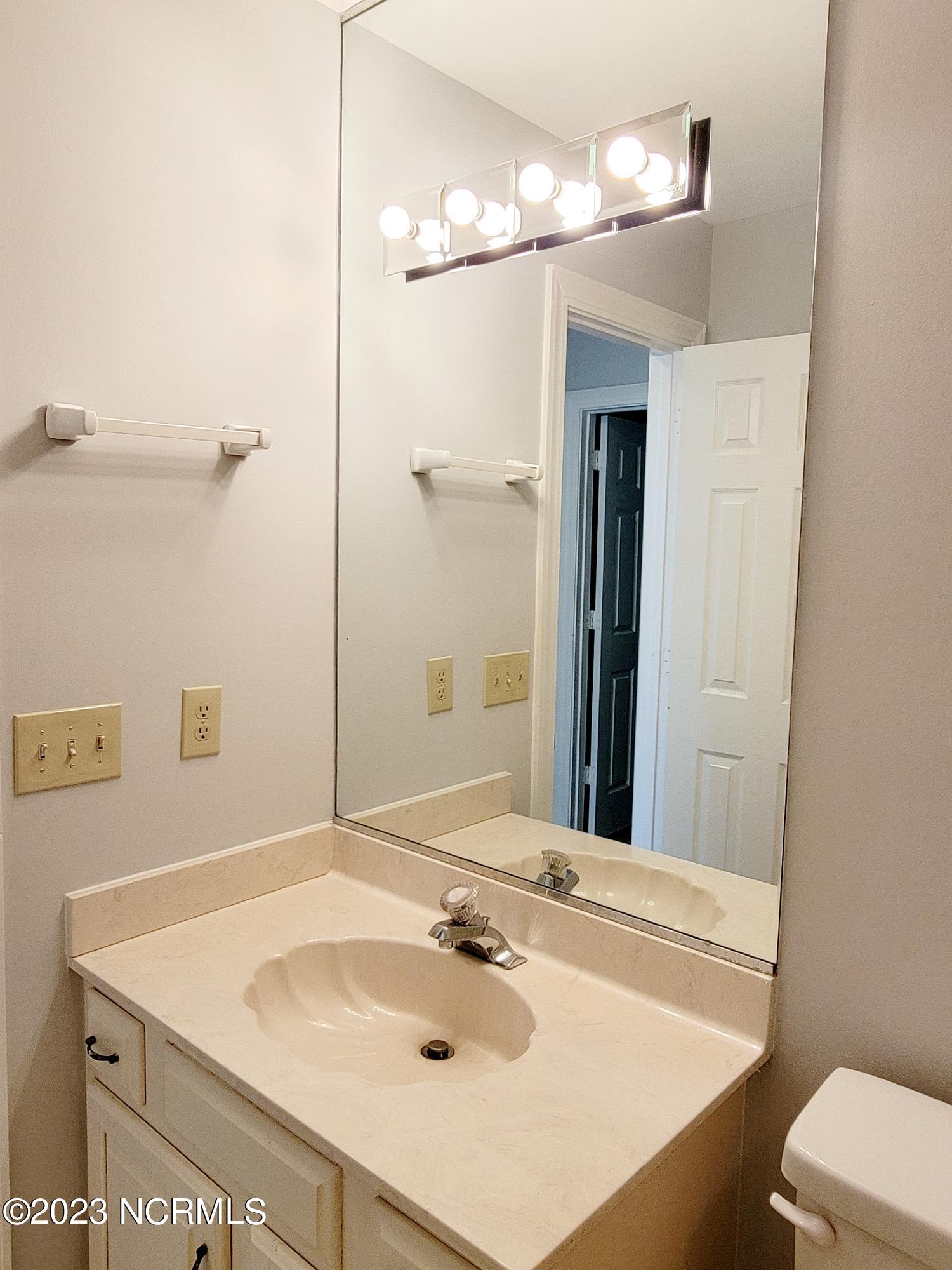 100548685 | Photo 10