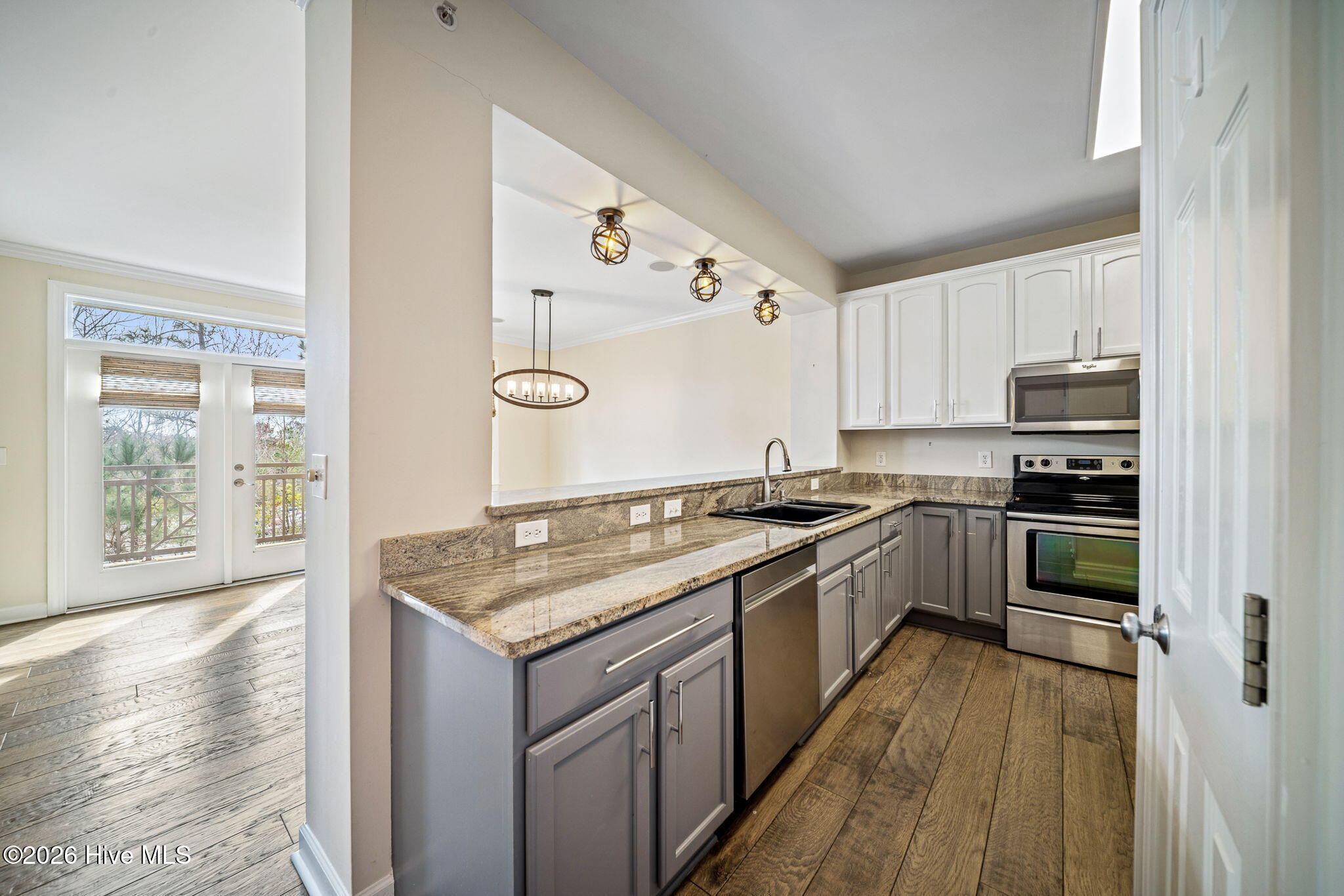 100557806 | Photo 16