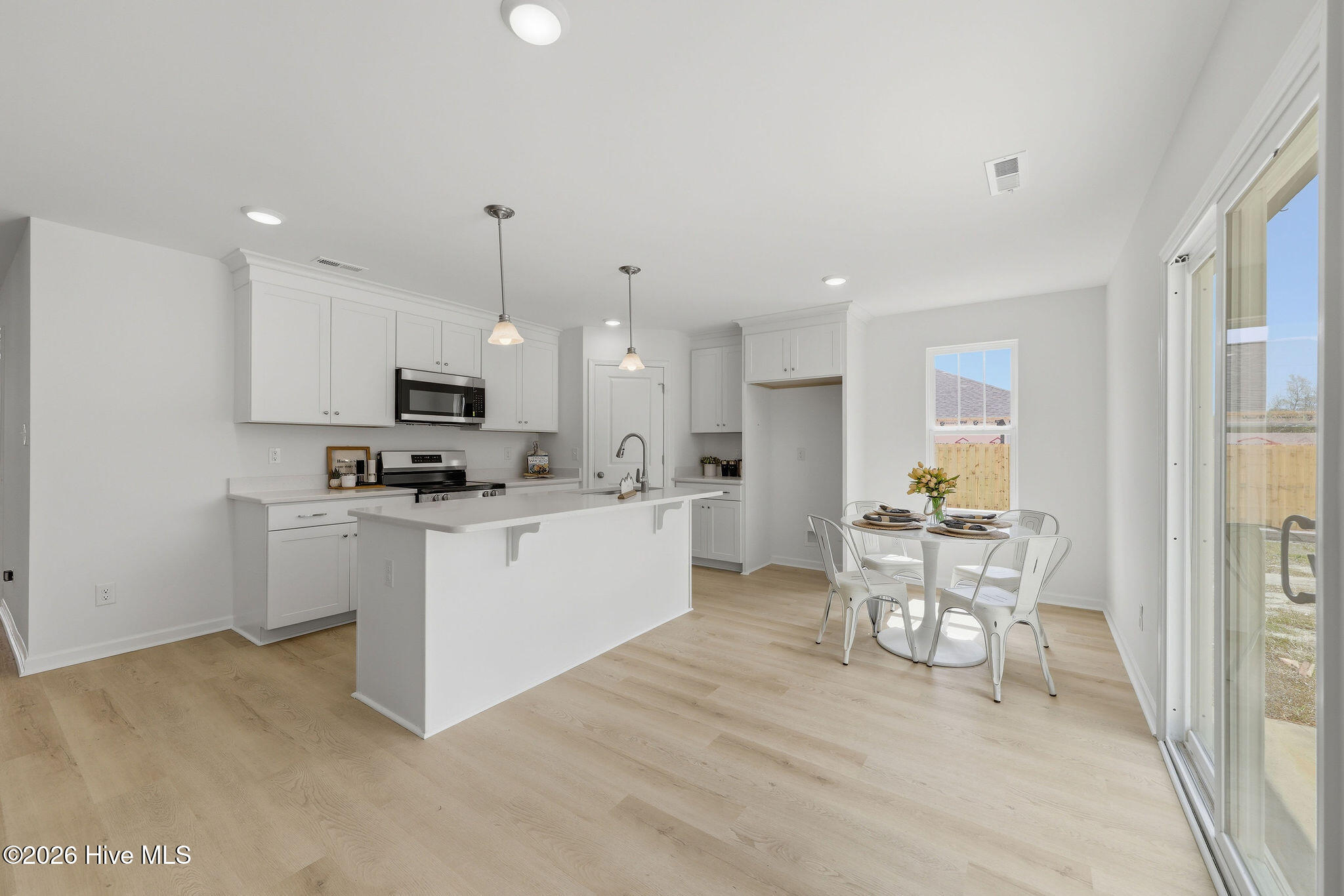 100554240 | Photo 18