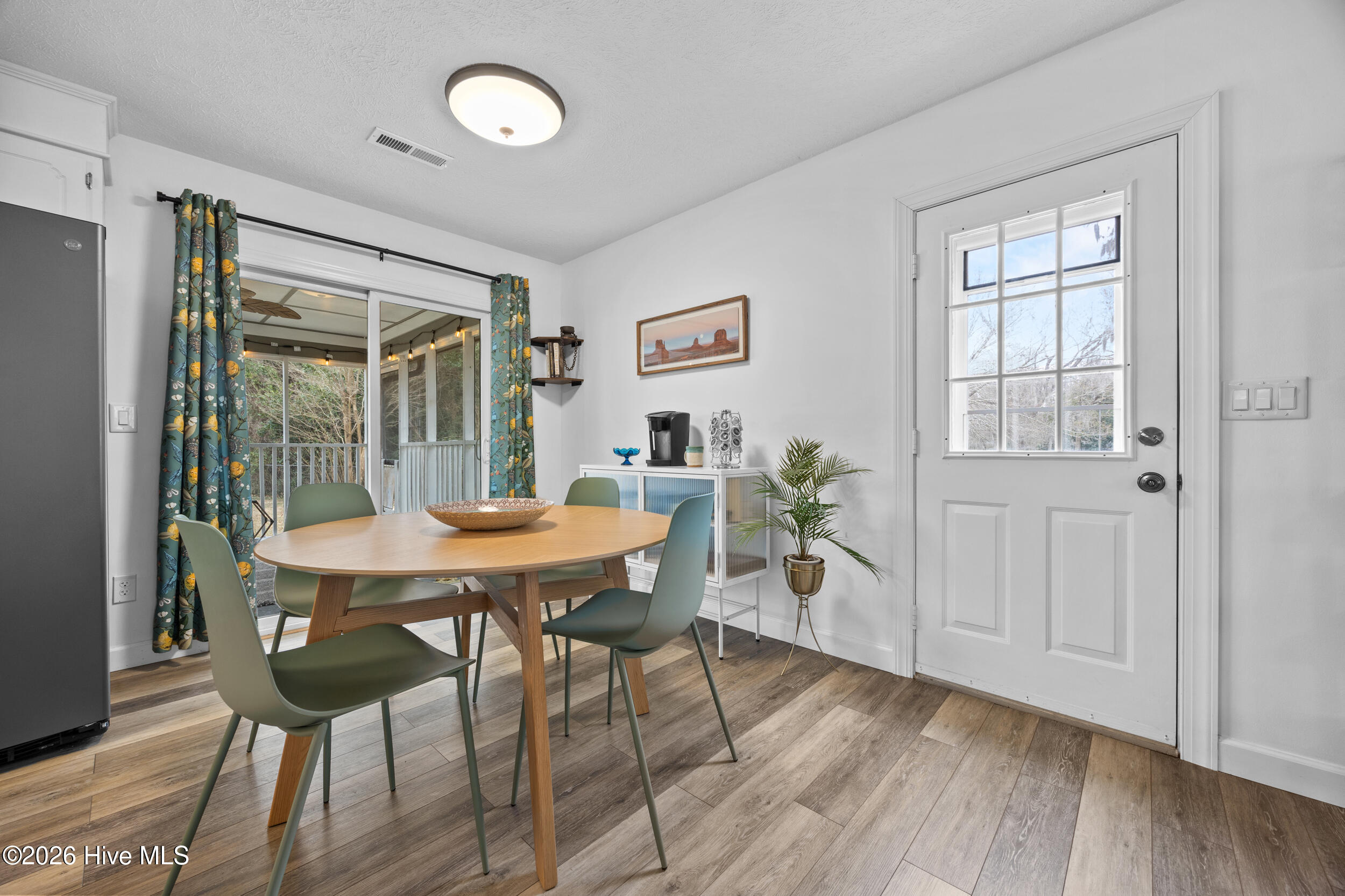 100557502 | Photo 11