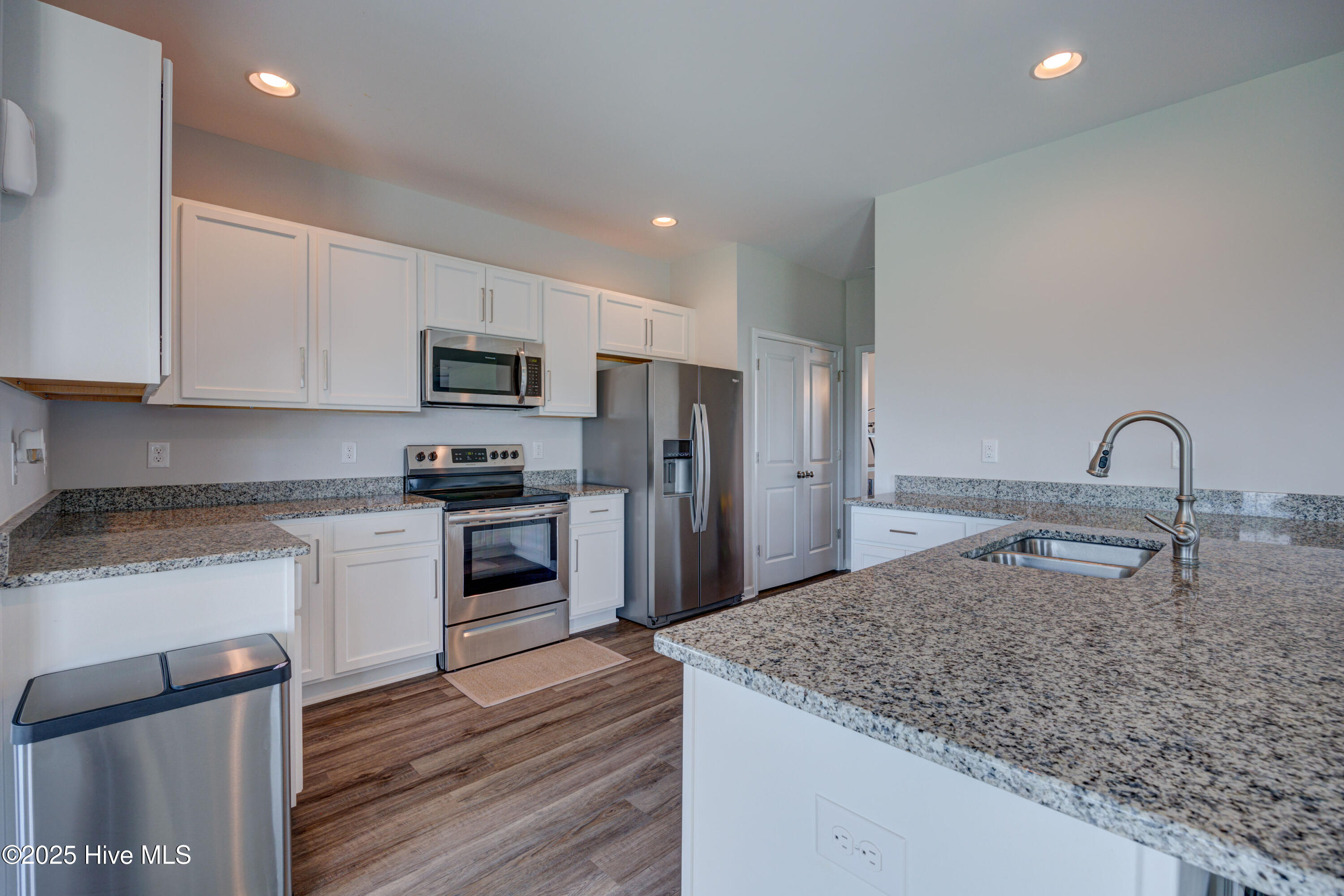 100535248 | Photo 15